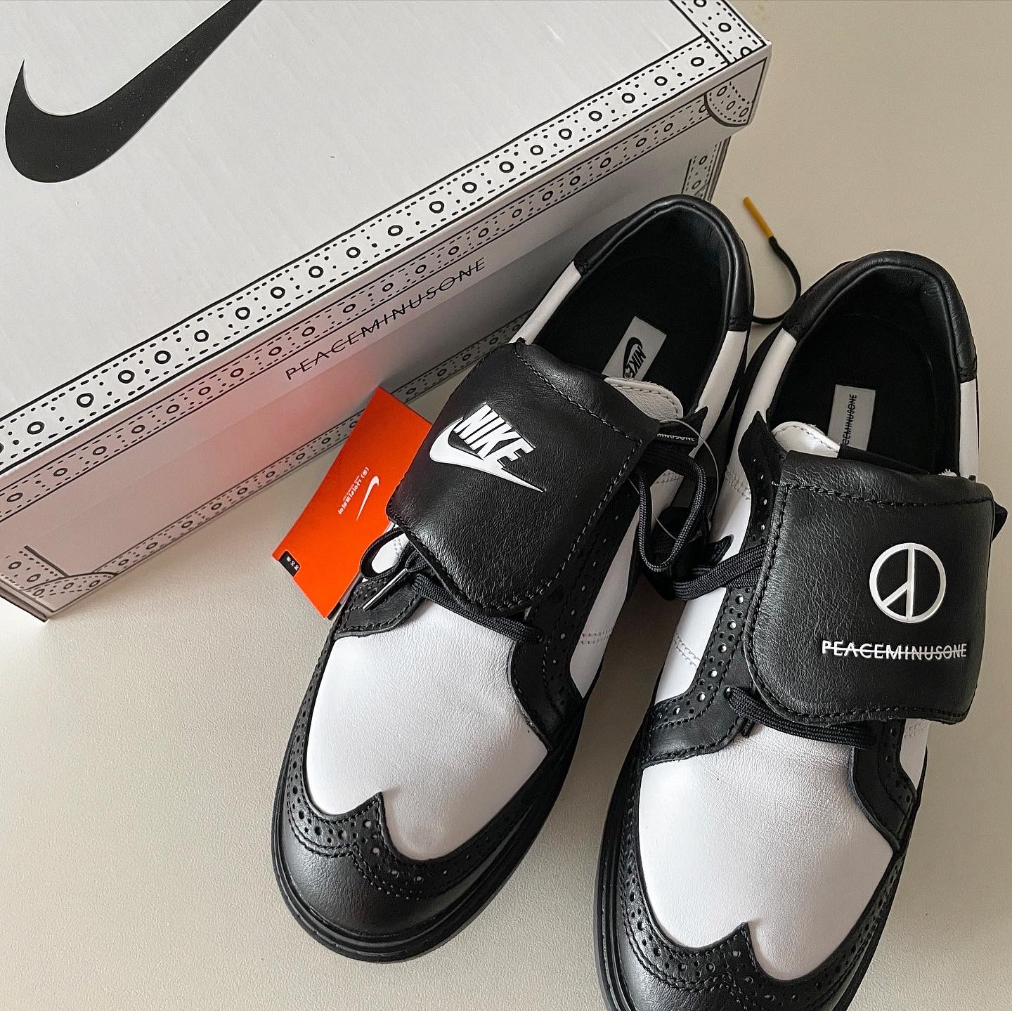 Nike x Peaceminusone Kwondo1 Black and White 착용 스타일 - 2