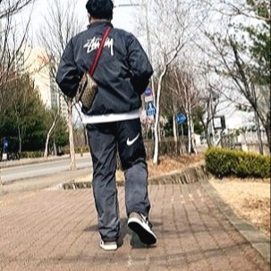 Nike x Stussy Windrunner Jacket Off Noir, Nike x Stussy Beach Pants Off Noir 착용 스타일