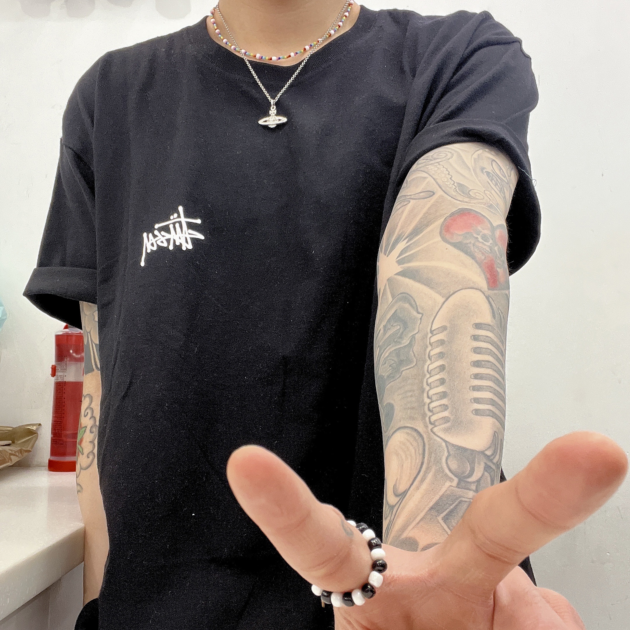 Stussy Basic Stussy T-Shirt Black 2023, Vivienne Westwood Mayfair Bas Relief Pendant Silver 착용 스타일 - 1