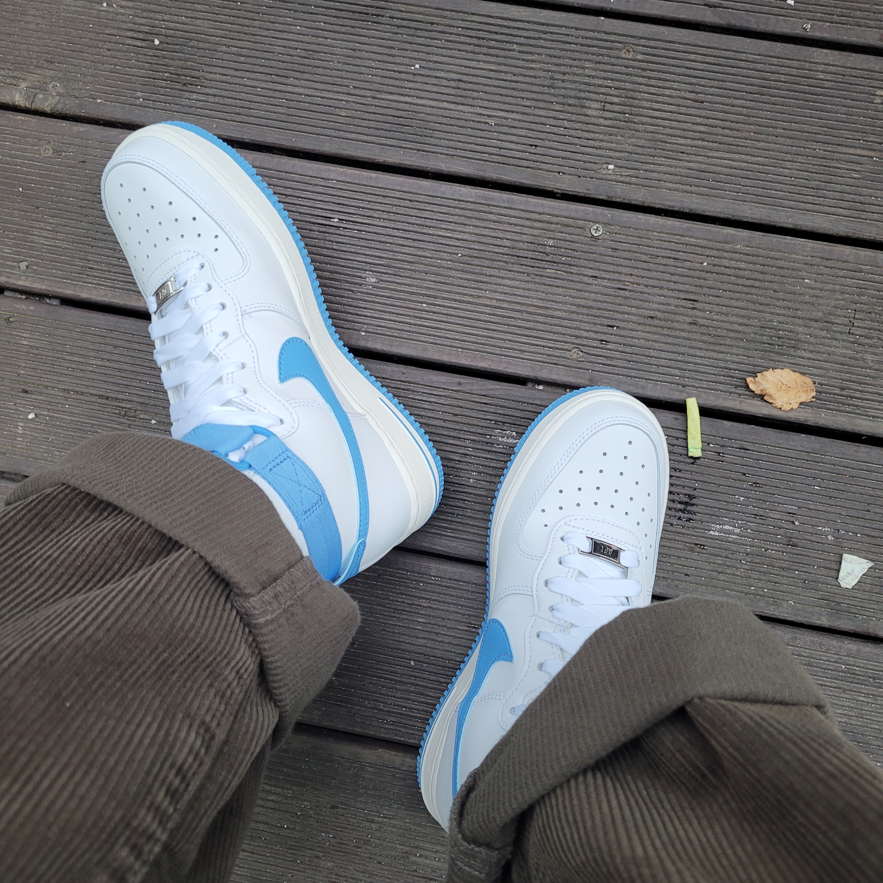 (W) Nike Air Force 1 High OG QS University Blue 착용 스타일