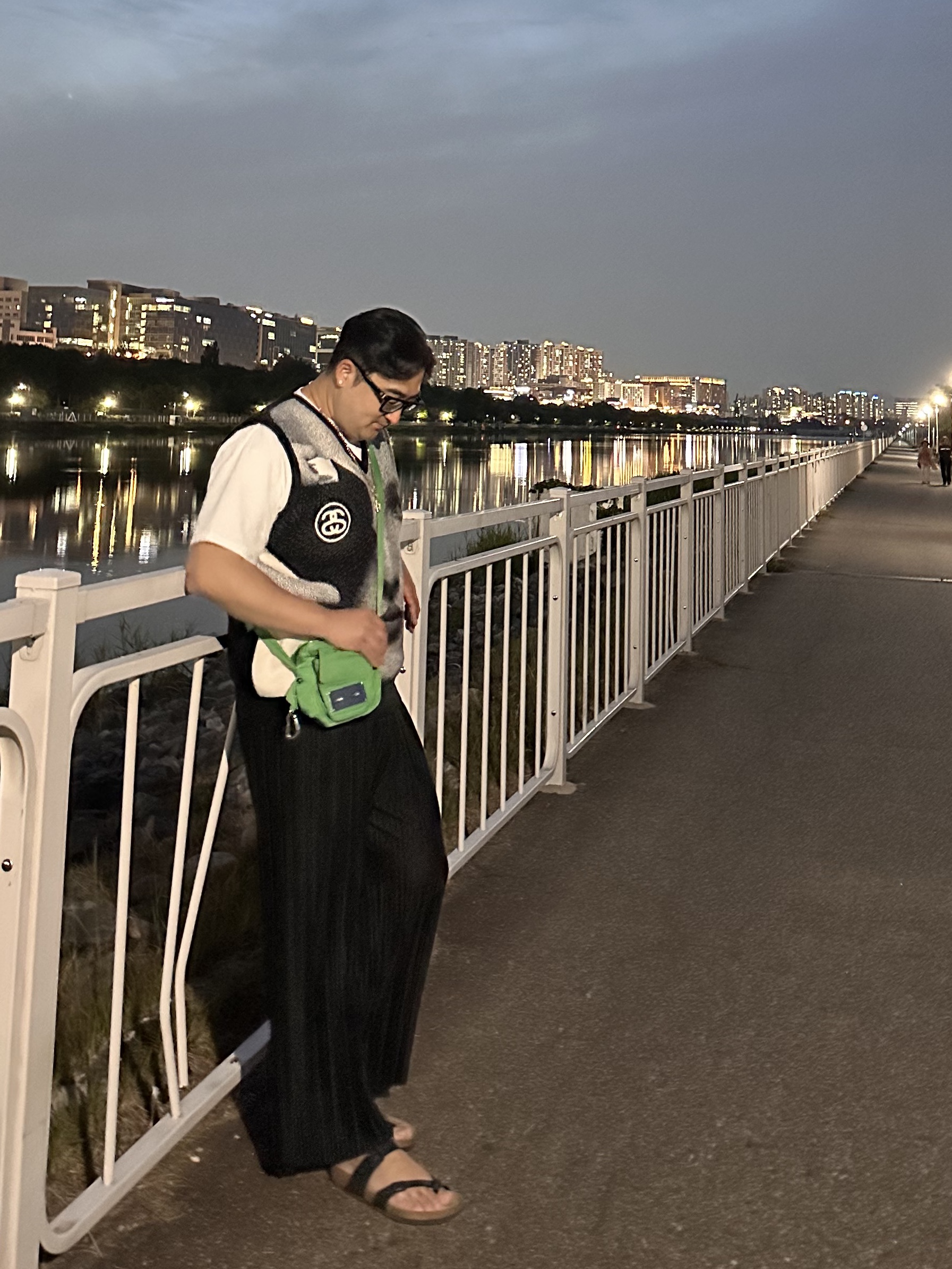Stussy Photo Jacquard Vest Black 착용 스타일 - 1