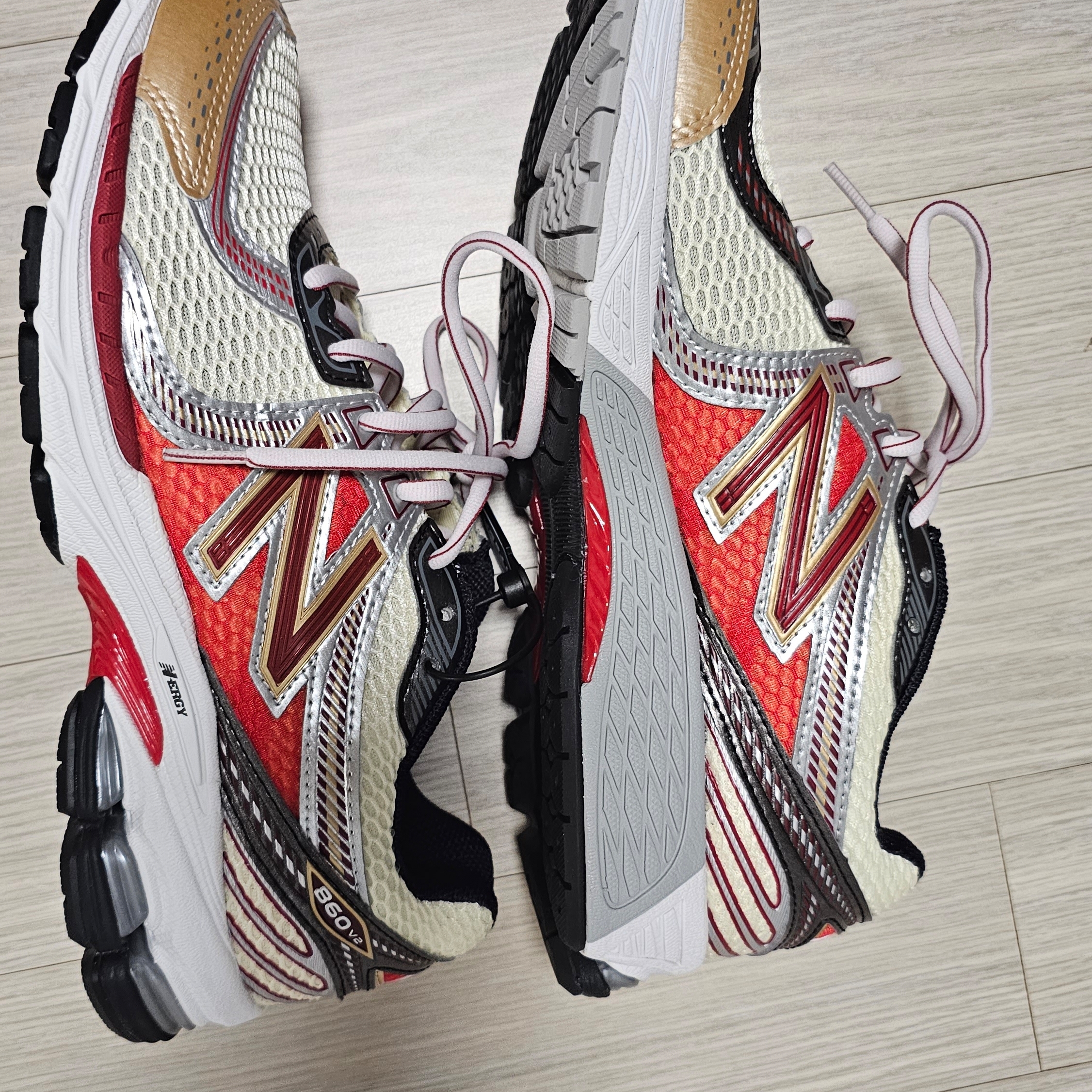 New Balance x Aime Leon Dore 860v2 Red 착용 스타일 - 4