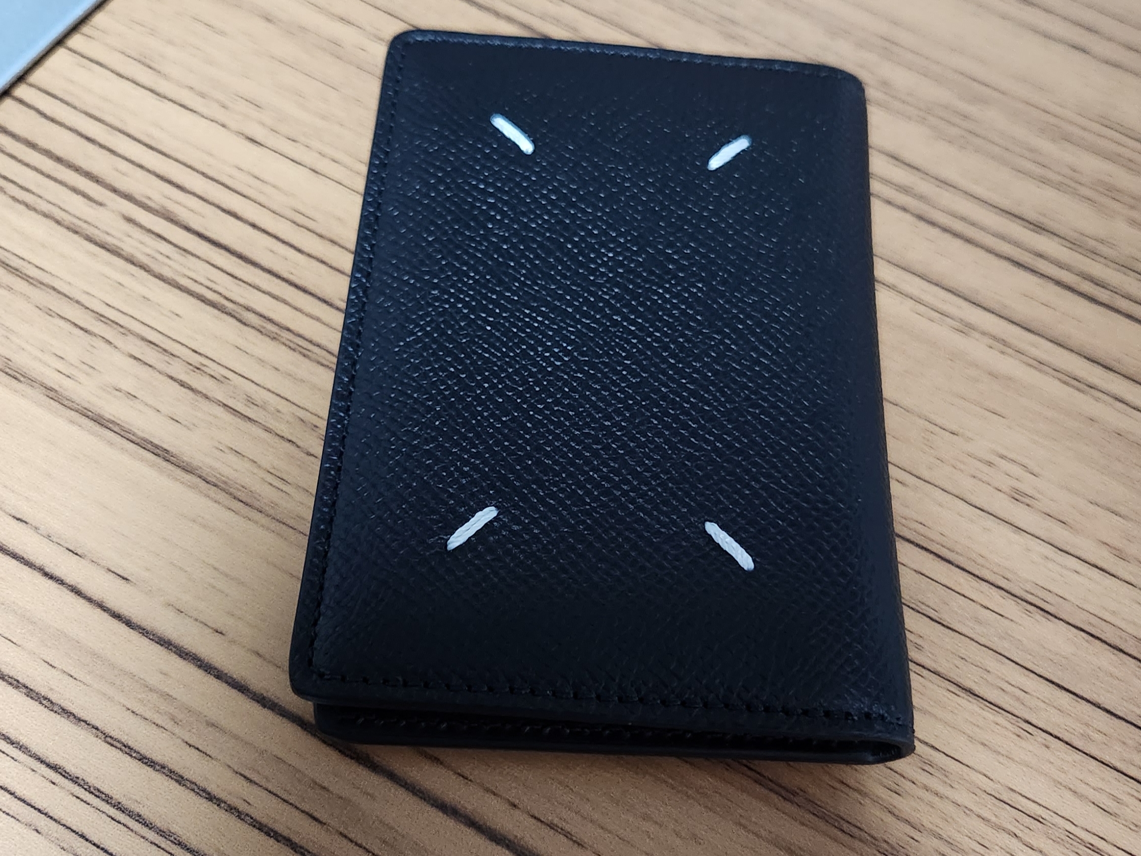Maison Margiela Leather Bi-Fold Card Holder Black 착용 스타일