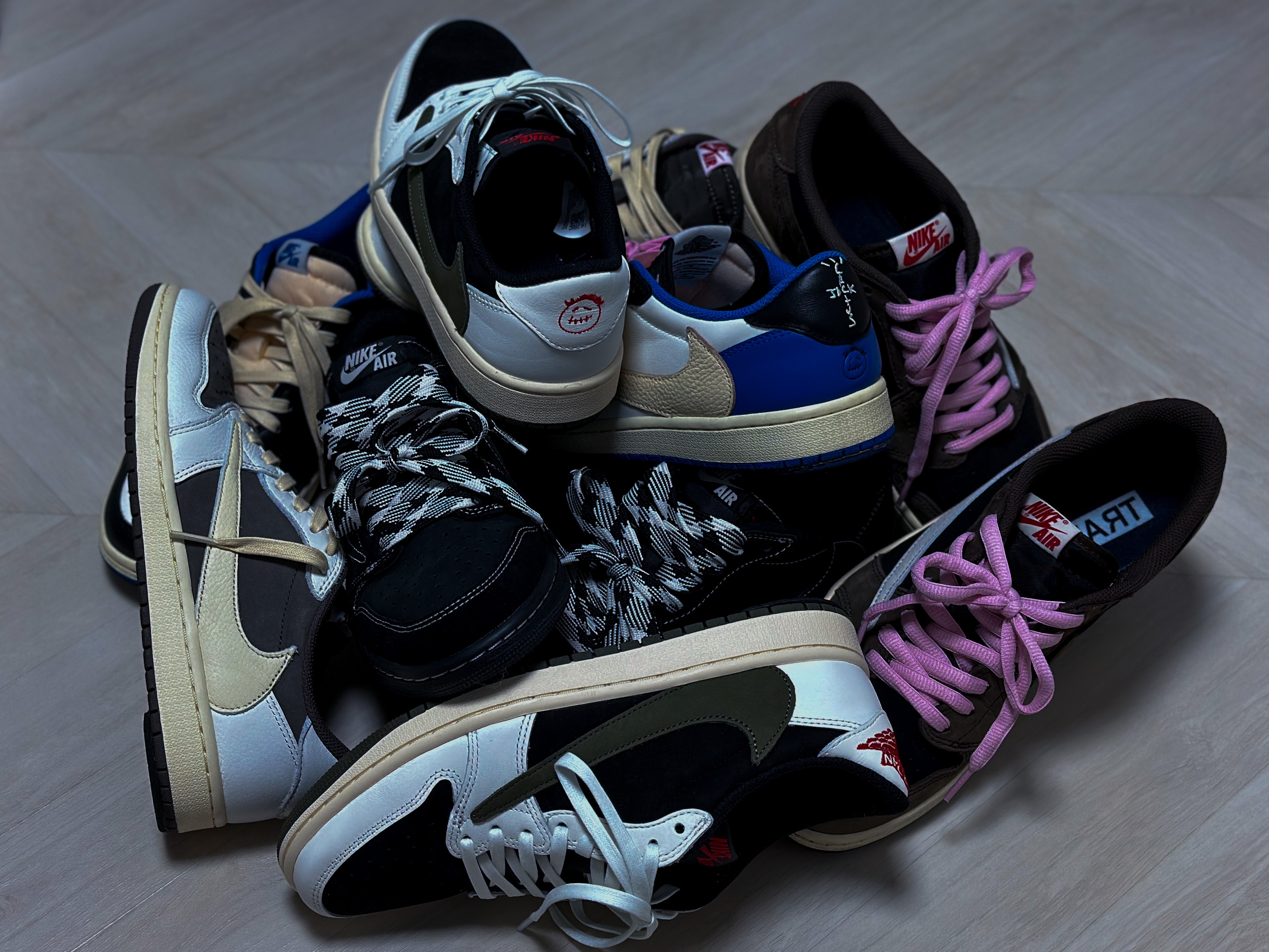 Jordan 1 x Travis Scott Retro Low OG SP Sail and Ridgerock, (W) Jordan 1 x Travis Scott Retro Low OG SP Medium Olive 착용 스타일