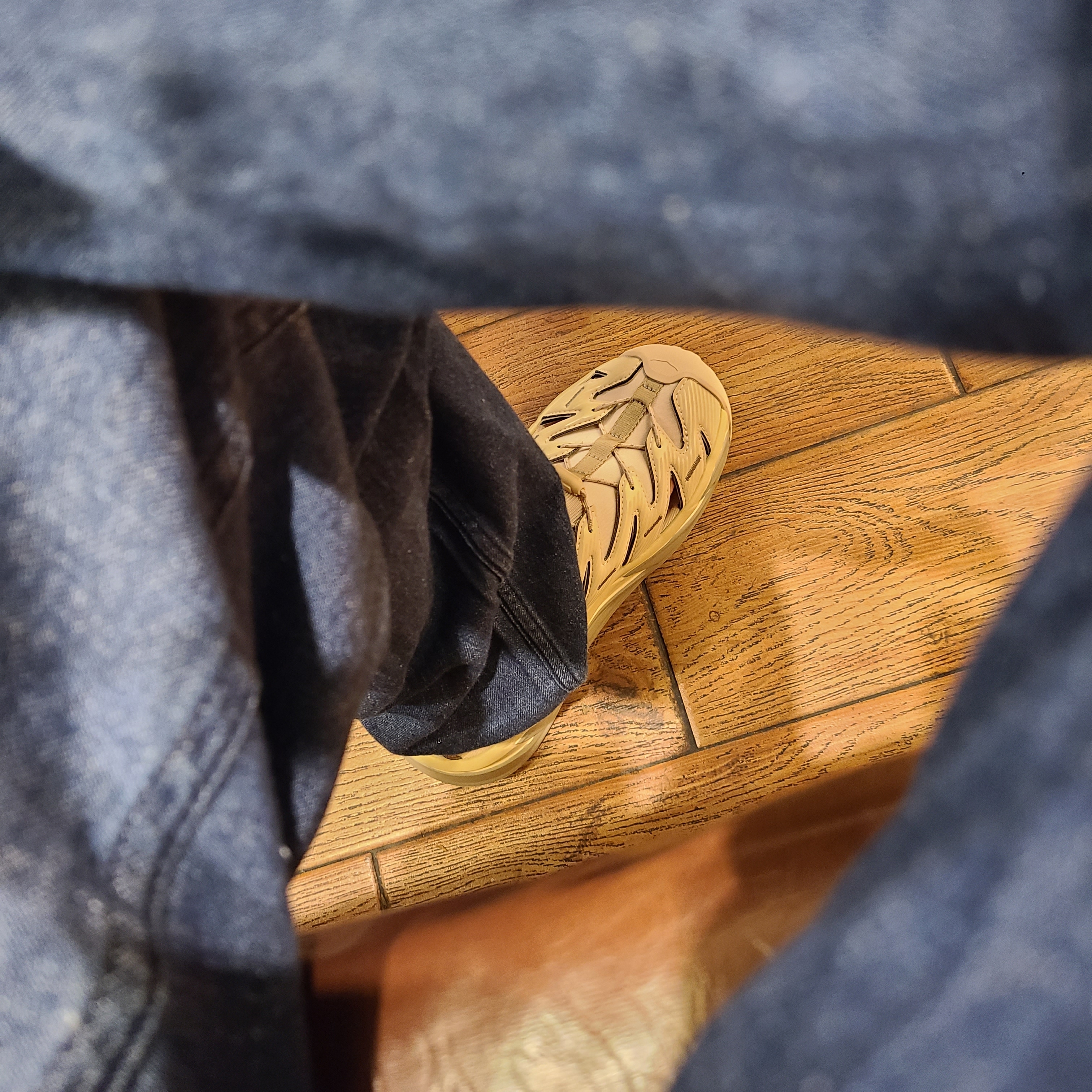 Hoka Hopara Shifting Sand Dune 착용 스타일