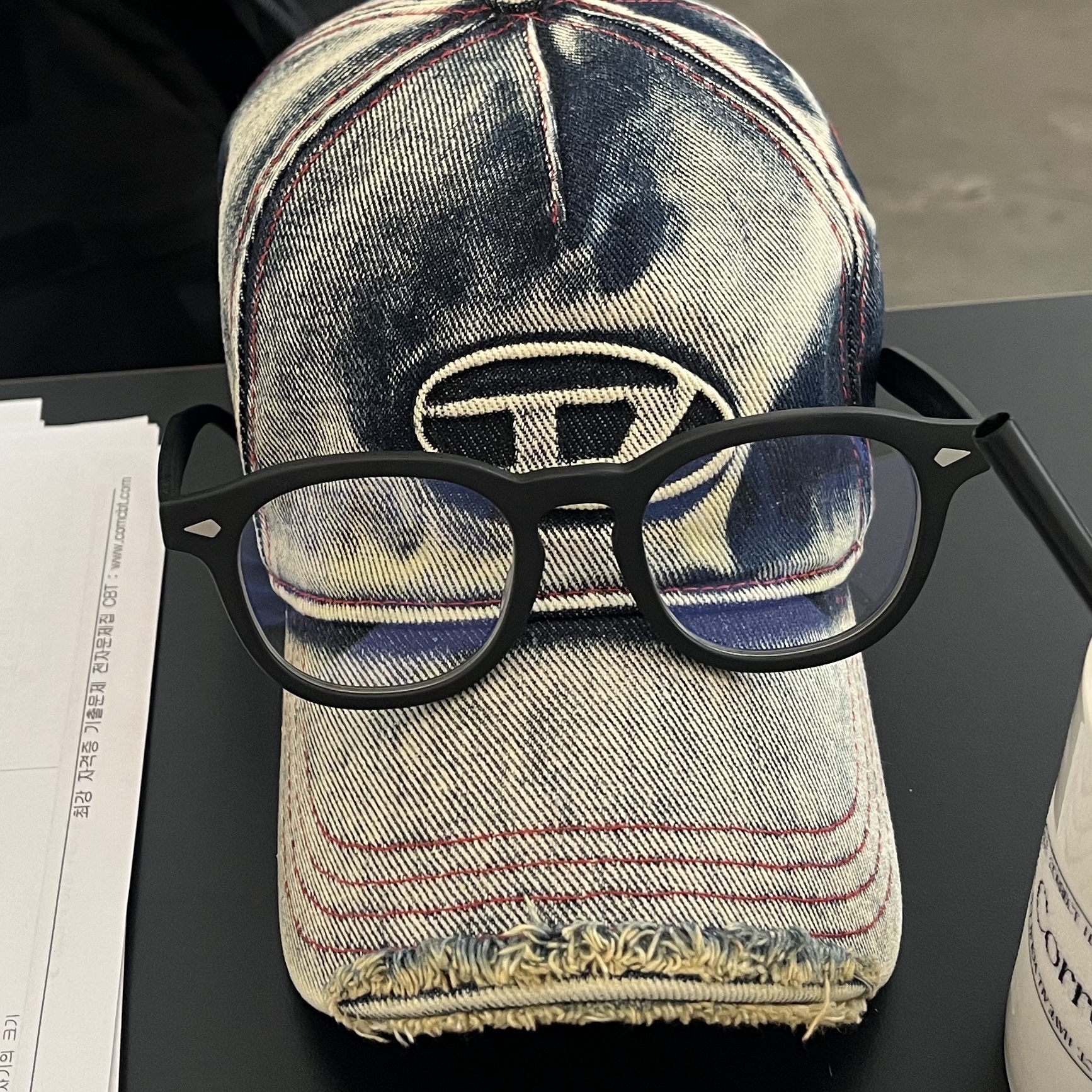 Diesel C-Seymon Treated Denim Baseball Cap Blue White 착용 스타일 - 2