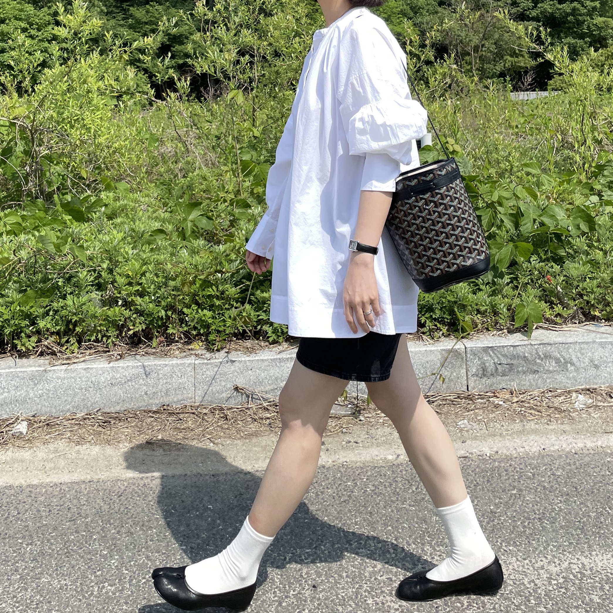 Cartier Tank Must Watch Small Quartz Steel Calfskin Black, (W) Maison Margiela Tabi Ballet Flat Shoes Black 착용 스타일 - 1