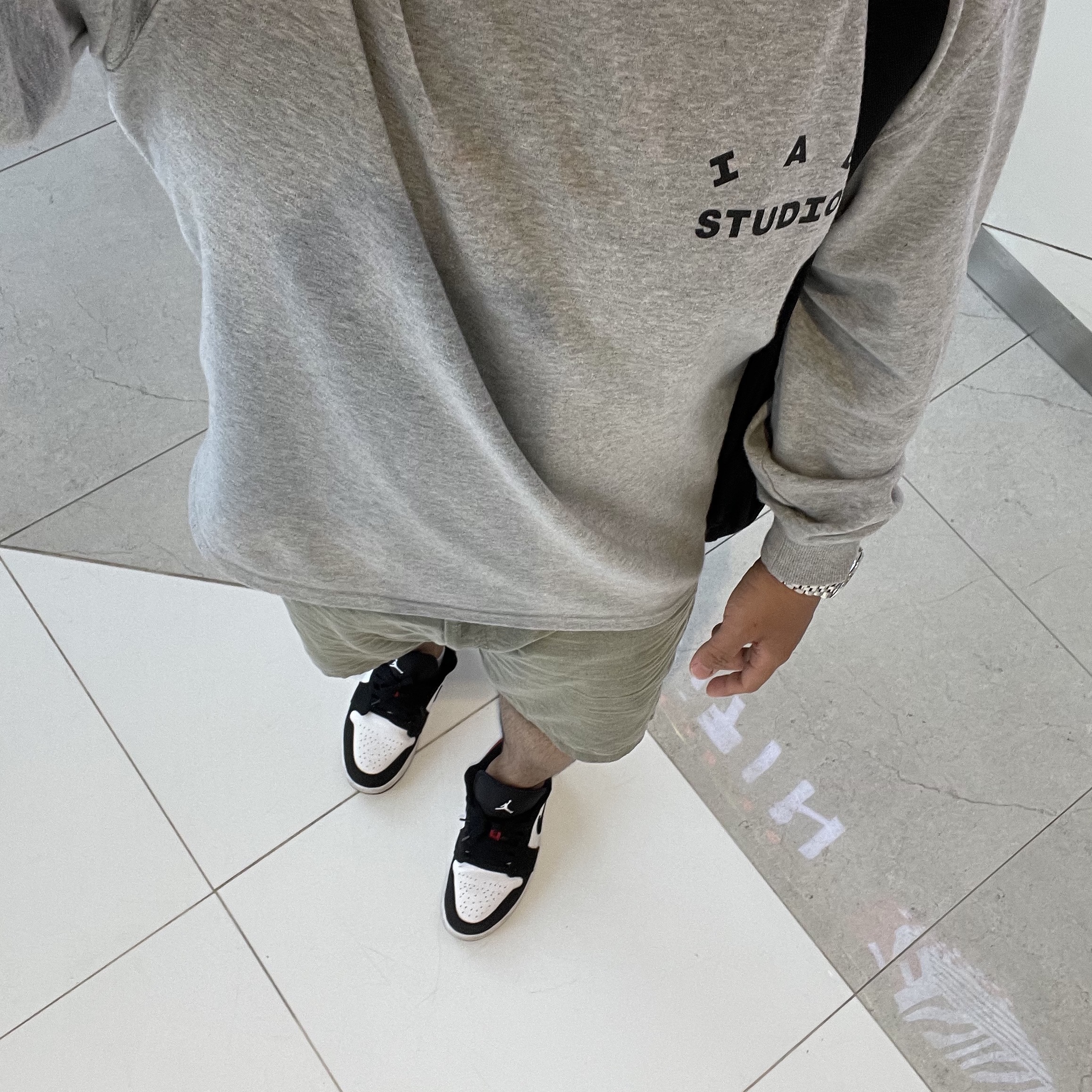 Jordan 1 Low Black Toe, IAB Studio Long Sleeve Gray 착용 스타일