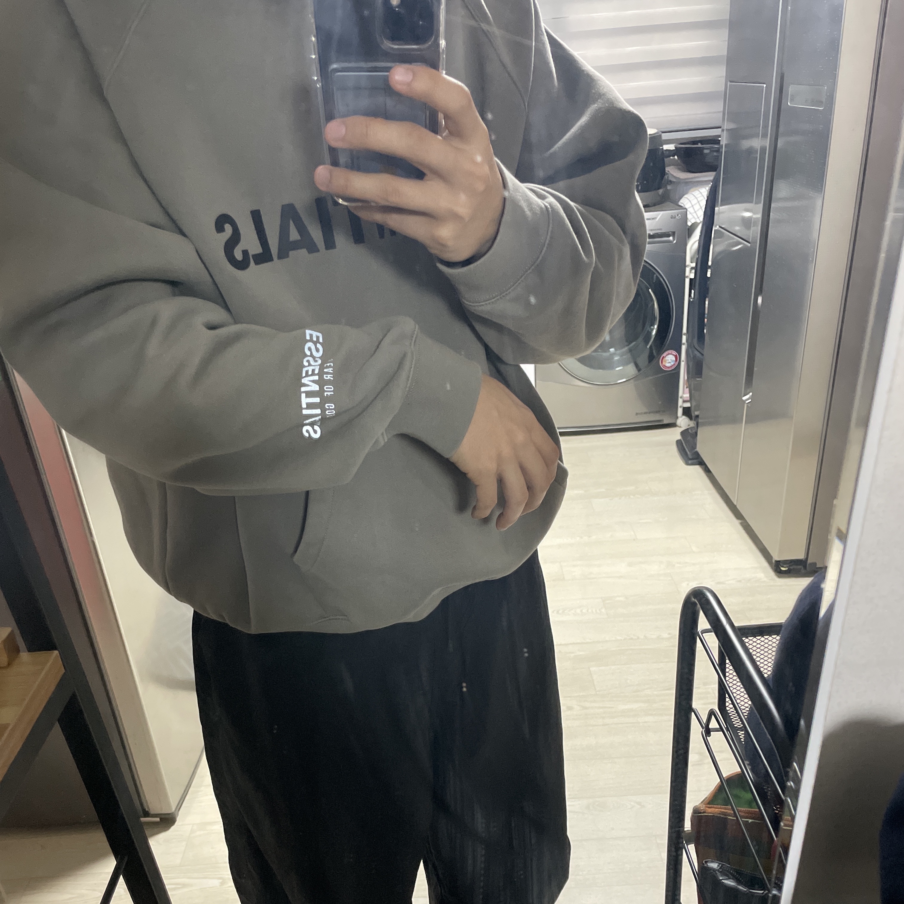 Essentials 3D Silicon Applique Pullover Hoodie Gray Flannel/Charcoal - 20SS 착용 스타일