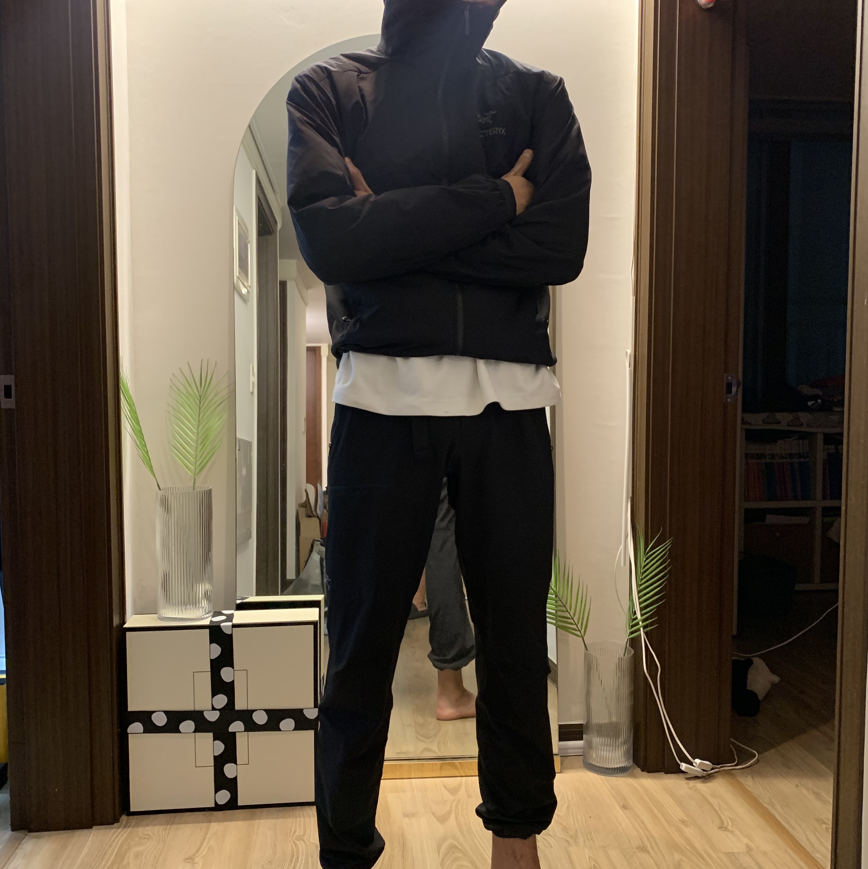Arc'teryx Atom LT Hoody Black, Arc'teryx Gamma Pants Black 착용 스타일