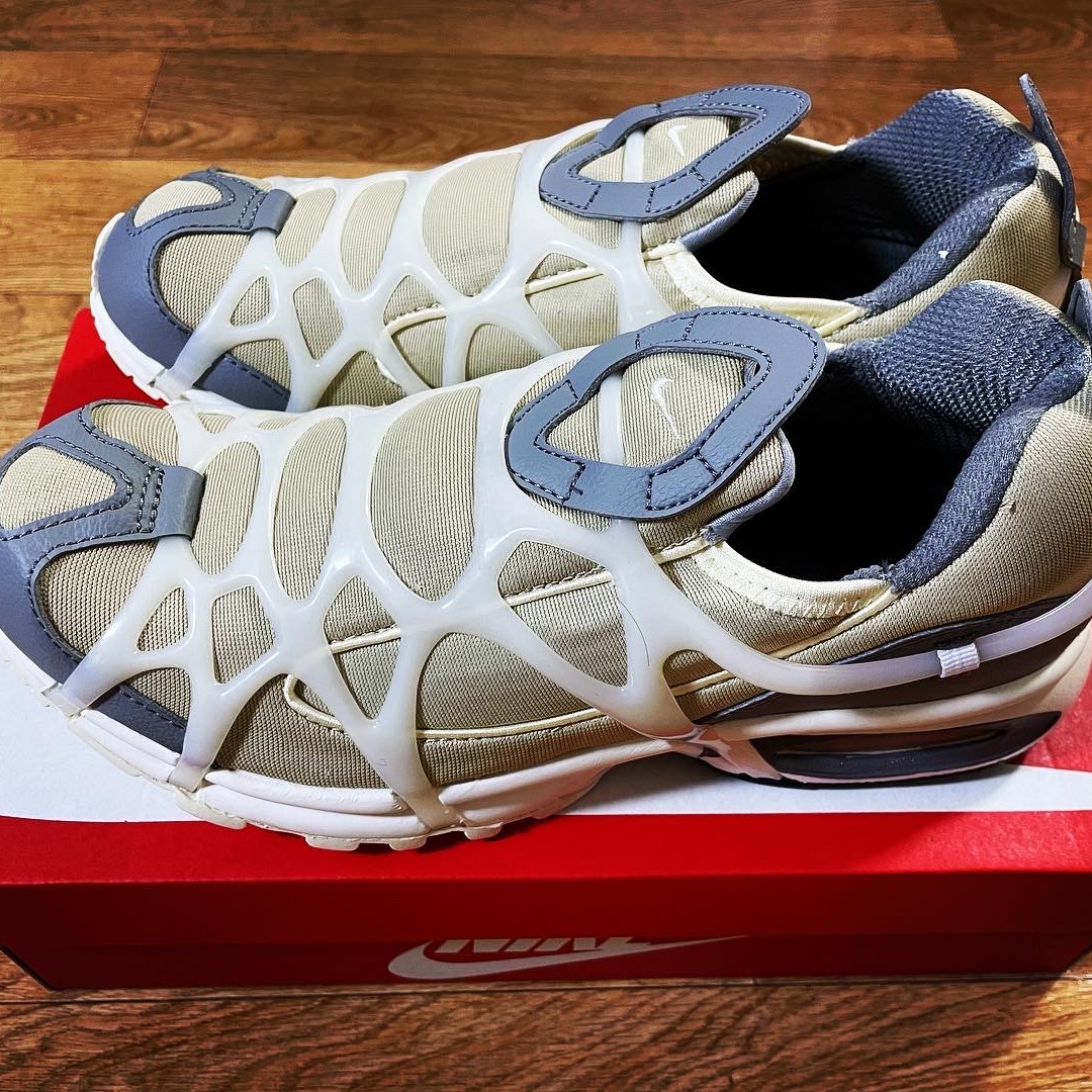 Nike Air Kukini Rattan and Particle Grey 착용 스타일 - 2