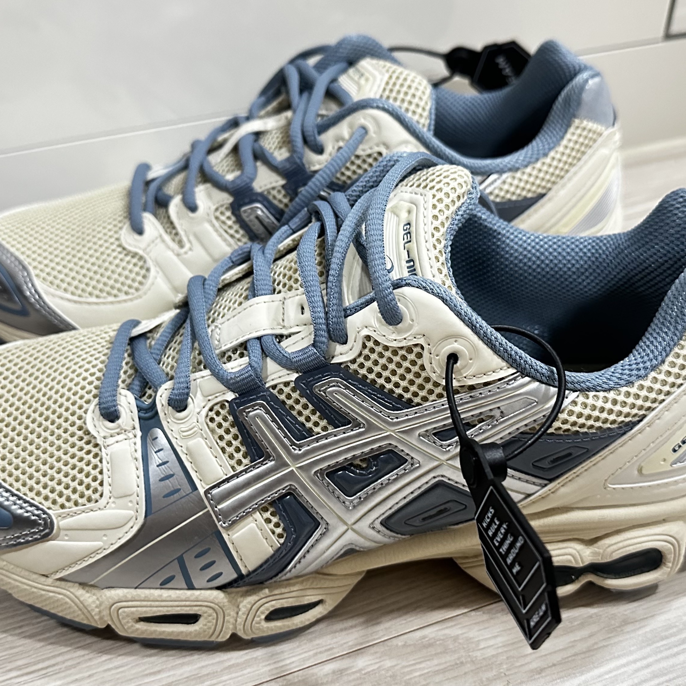 Asics x Wind and Sea Gel-Nimbus 9 Cream Pure Silver 착용 스타일