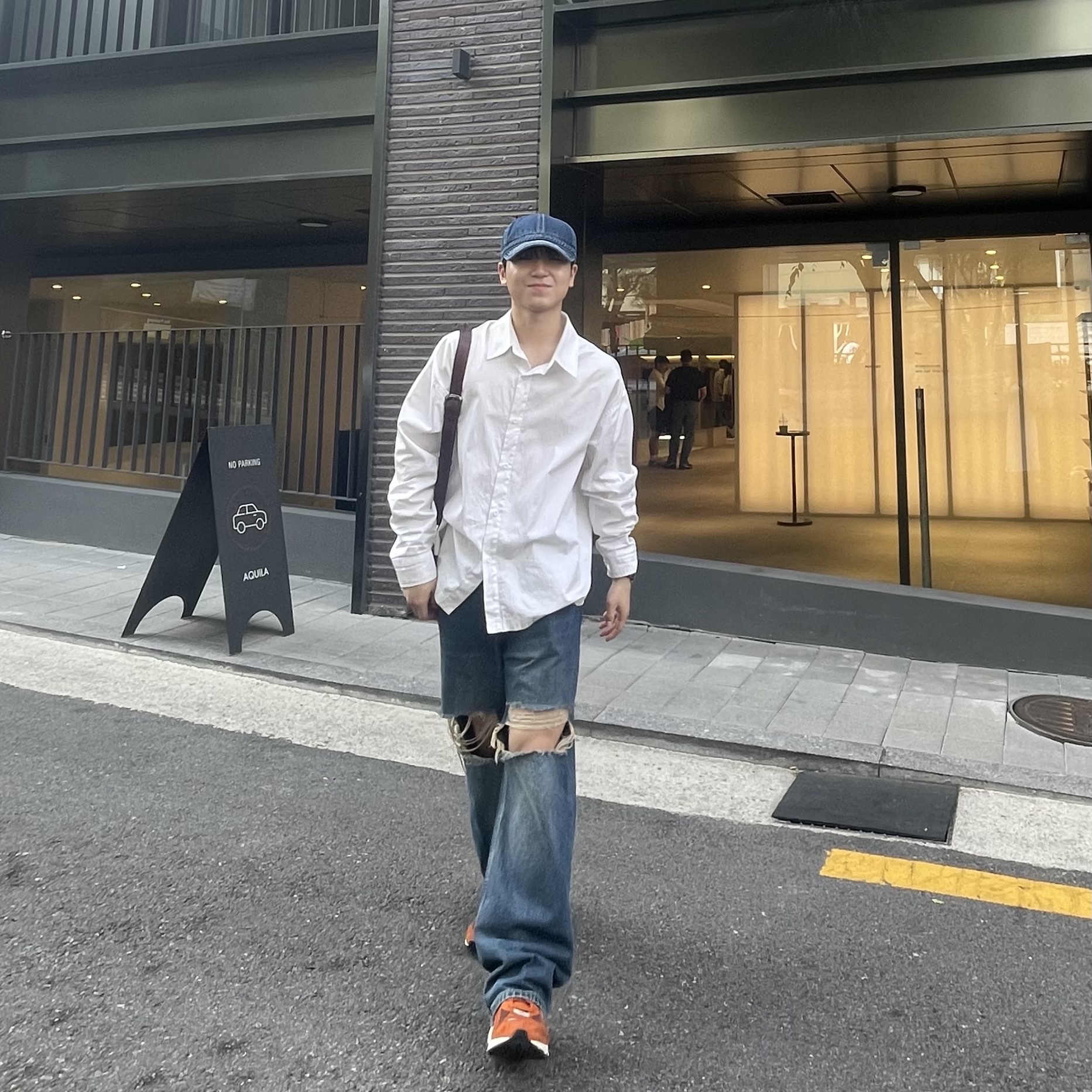 New Balance 2002R Rust Oxide 착용 스타일 - 2