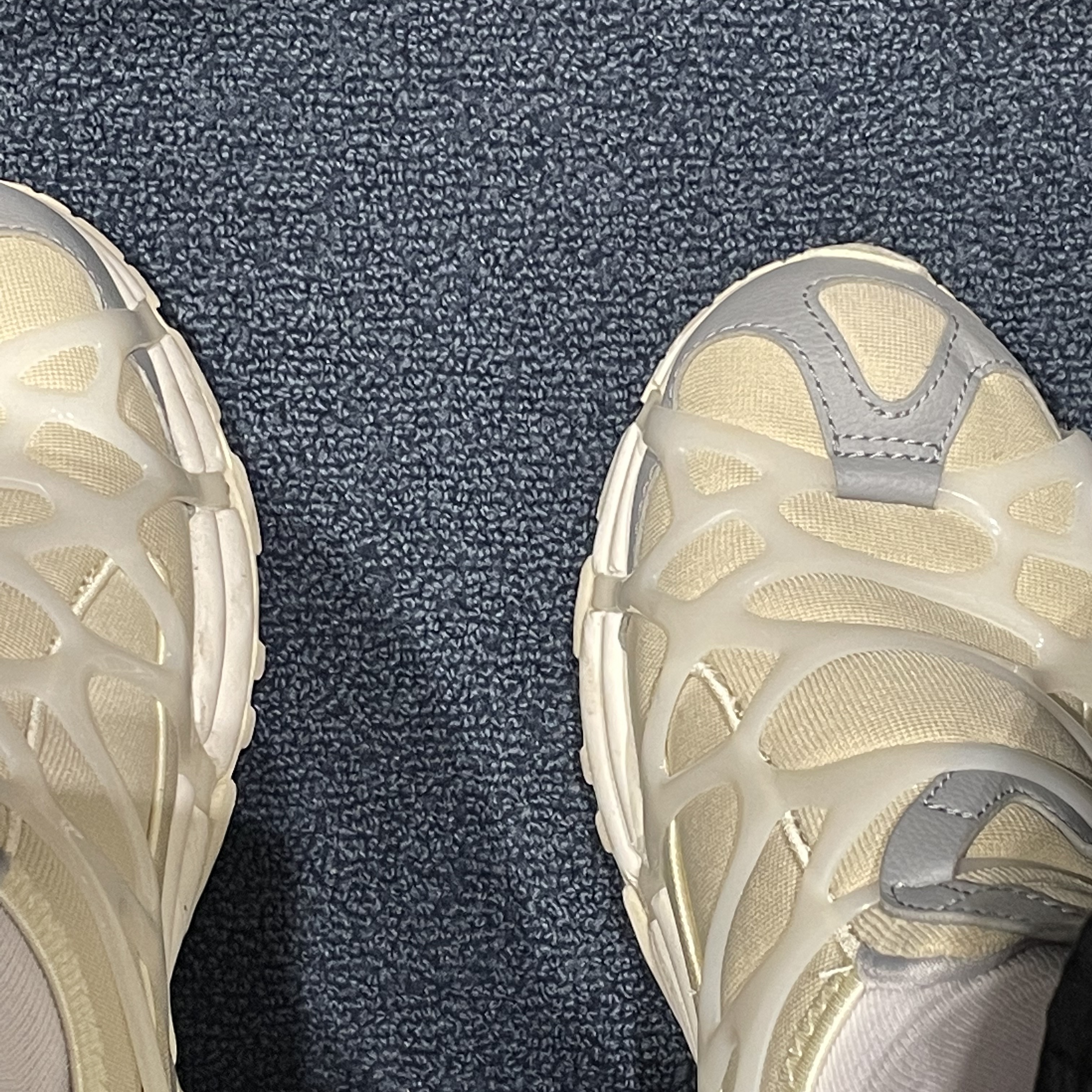 Nike Air Kukini Rattan and Particle Grey 착용 스타일 - 1