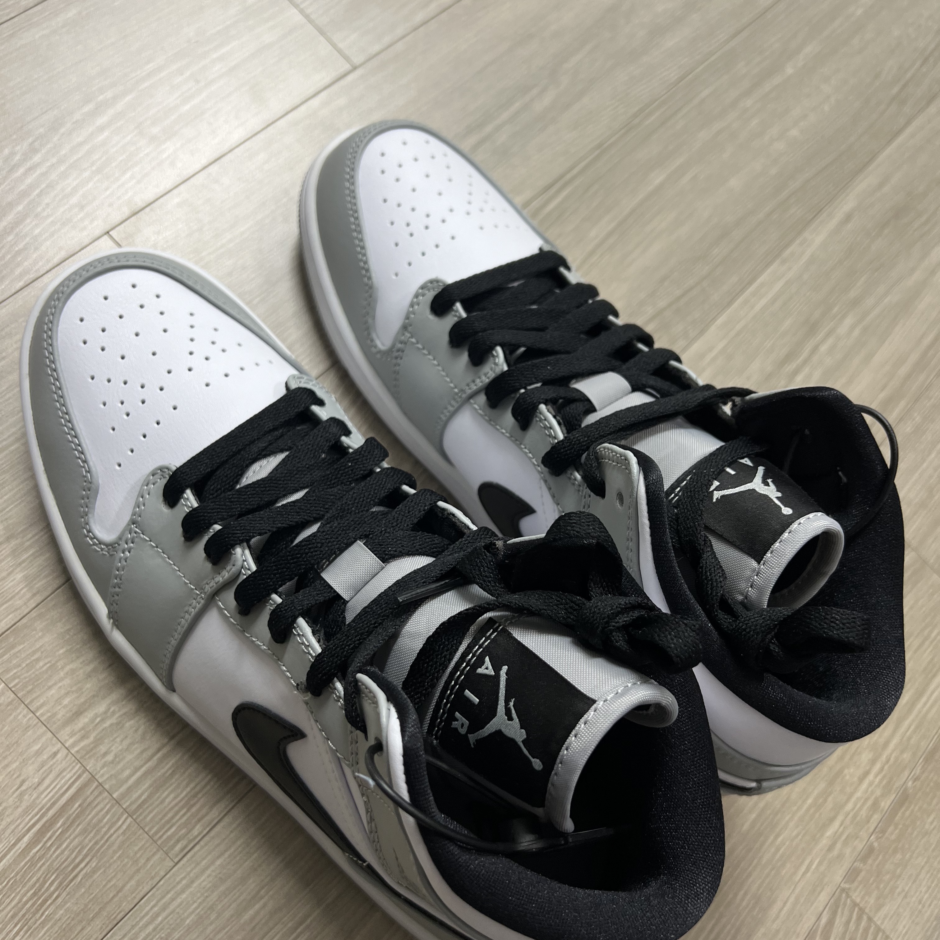 Jordan 1 Mid Light Smoke Grey 착용 스타일 - 1