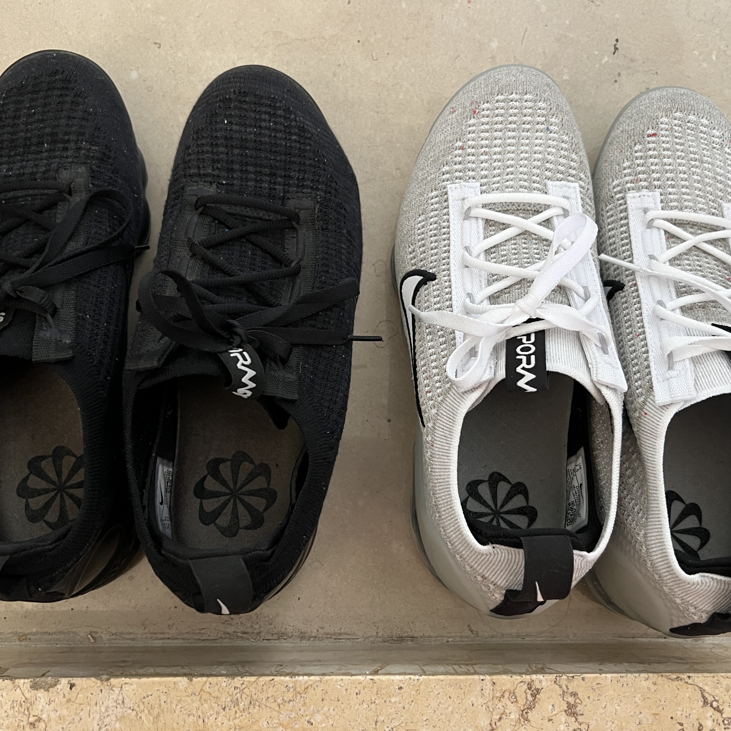 Nike Air VaporMax 2021 Flyknit White, Nike Air VaporMax 2021 Flyknit Triple Black 착용 스타일 - 2