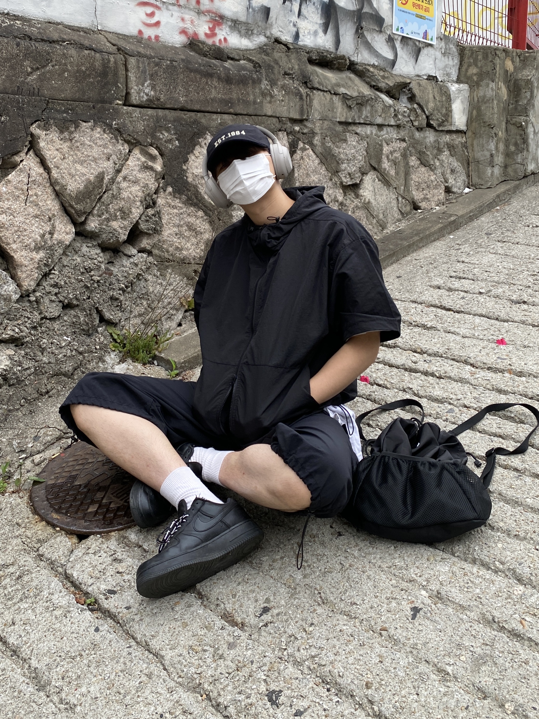 Sony WH-1000XM4 Platinum Silver (Korean Ver.), Nike x Supreme Air Force 1 Low Black 착용 스타일 - 5
