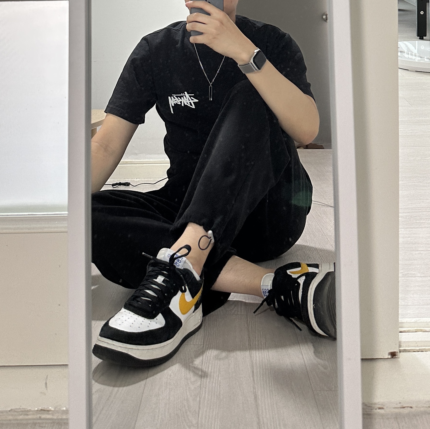 Nike Air Force 1 '07 LV8 Athletic Club Black Dark Sulfur, Stussy Fuzzy Dice T-Shirt Black 착용 스타일