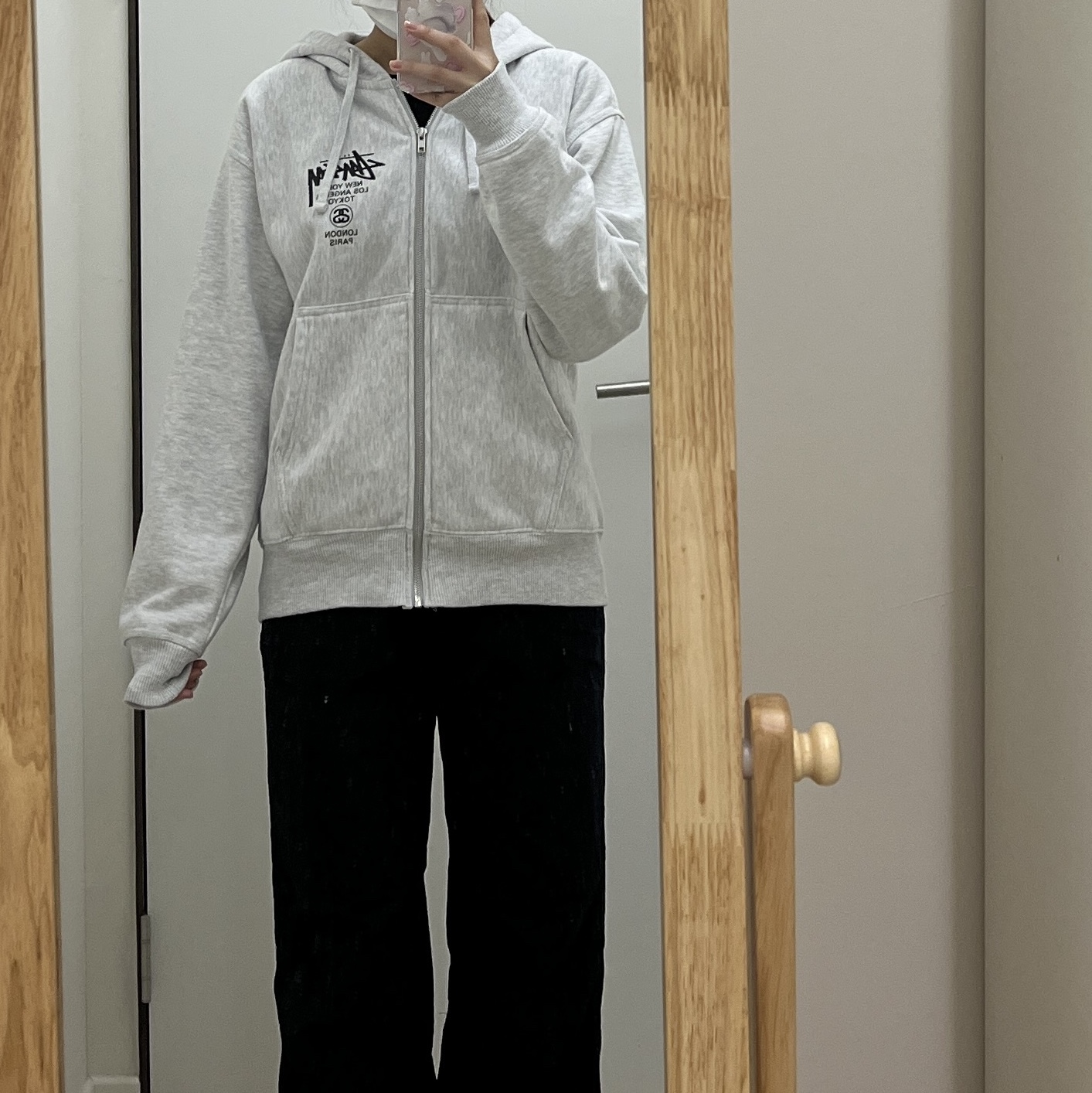 Stussy World Tour Zip Hoodie Ash Heather 2023 착용 스타일