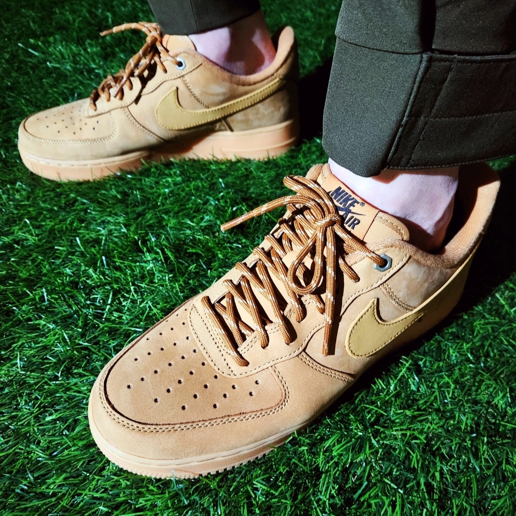 Nike Air Force 1 '07 WB Flax 착용 스타일 - 5