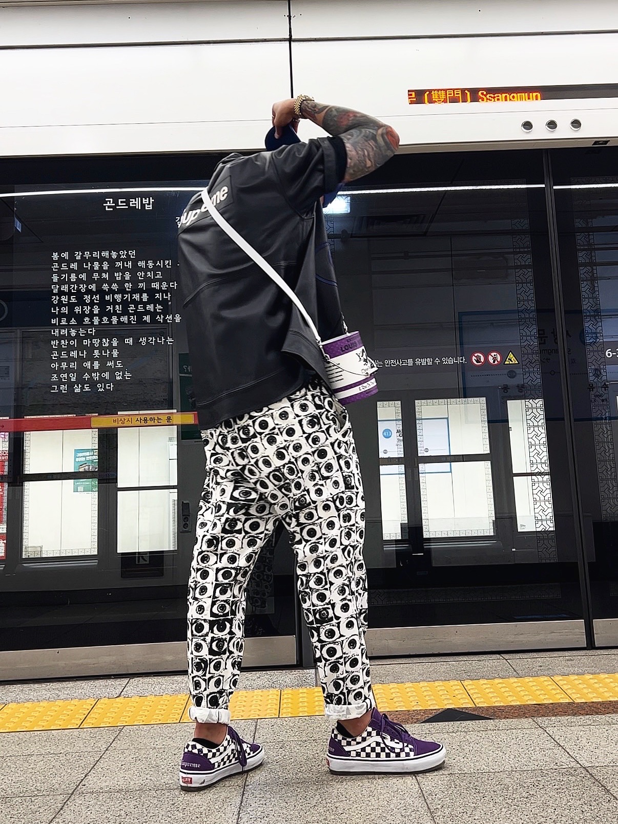 Supreme Leather Camp Cap Royal - 21SS, Louis Vuitton LV Paint Can Purple 착용 스타일 - 3