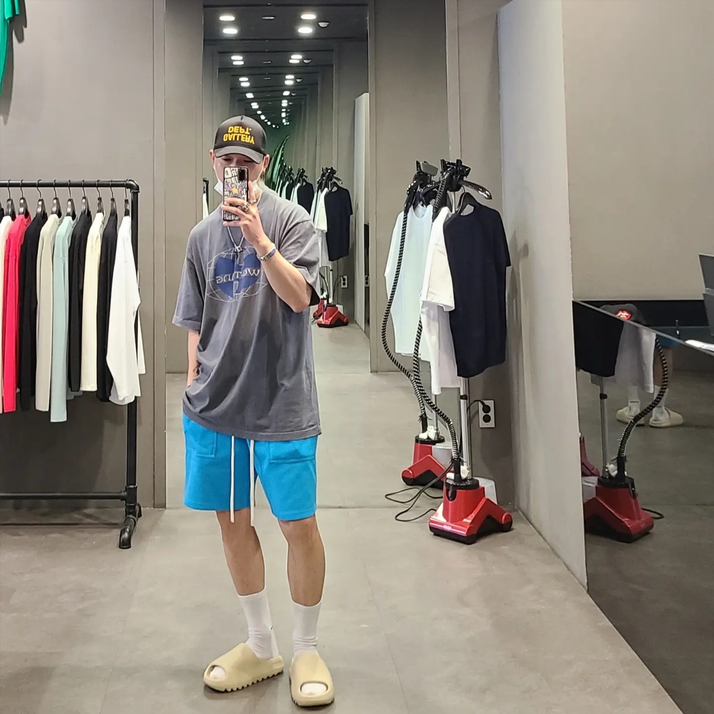Adidas Yeezy Slide Bone 2022/2023 착용 스타일 - 2