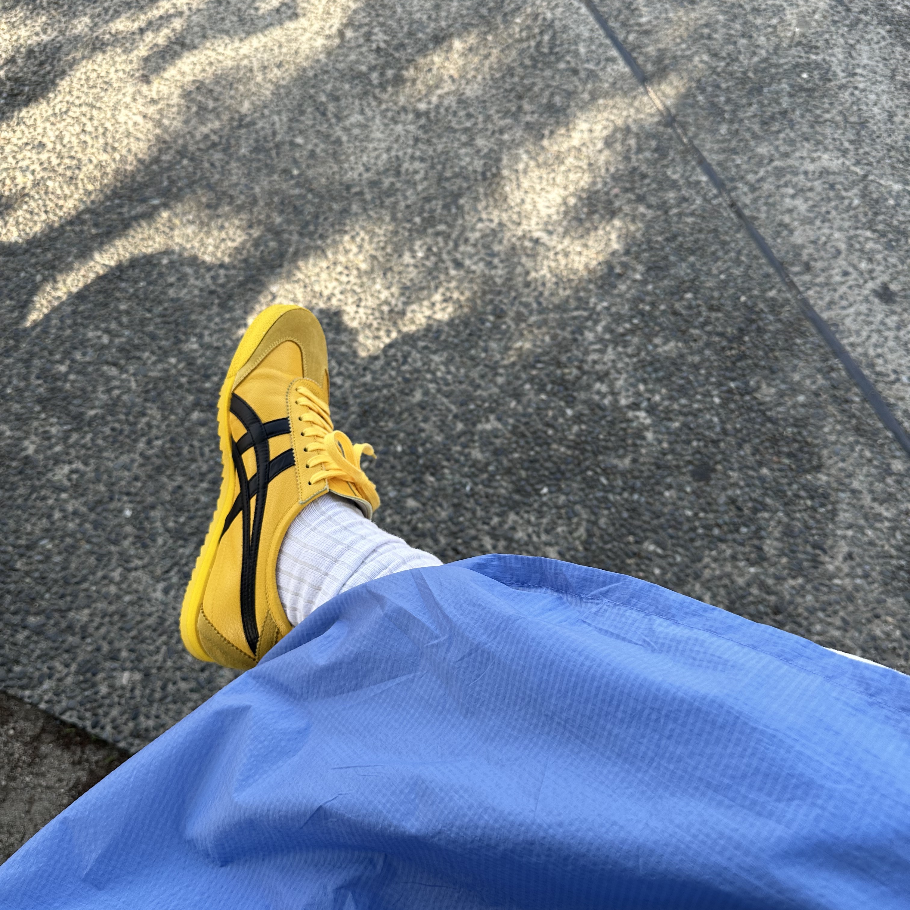 (W) 오니츠카 타이거 멕시코 66 디럭스 타이치 옐로우 블랙 착용 스타일