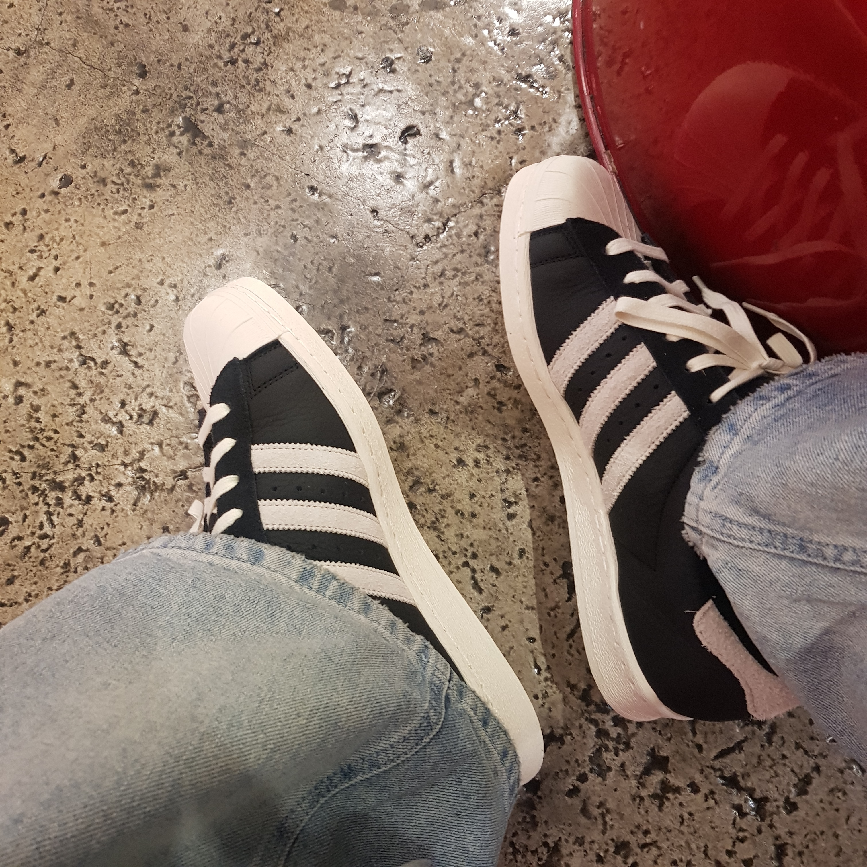 Adidas Superstar 82 Black White 착용 스타일