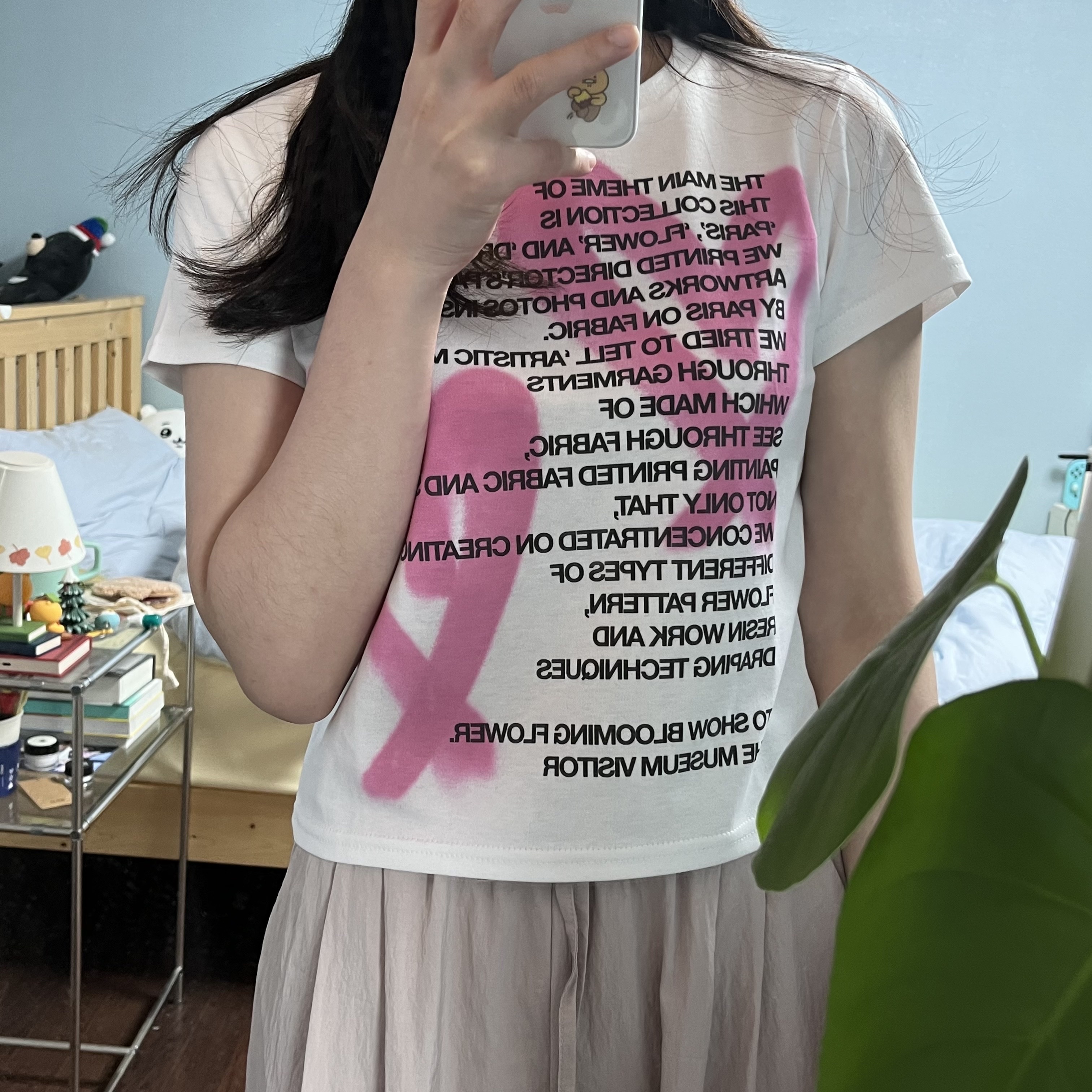 The Museum Visitor Crop Heart Sprayed T-Shirt White 착용 스타일 - 1