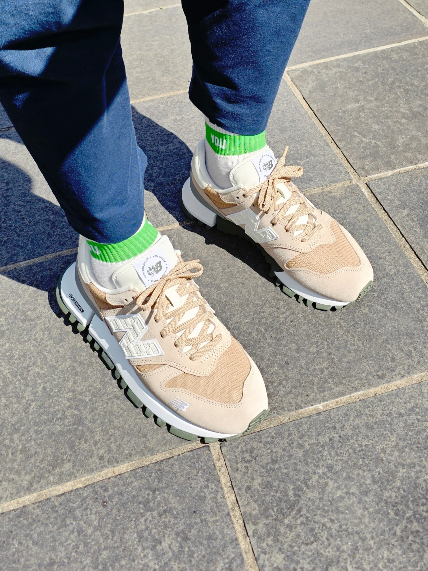 New Balance x Kith R_C 1300 10th Anniversary White Pepper 착용 스타일 - 3