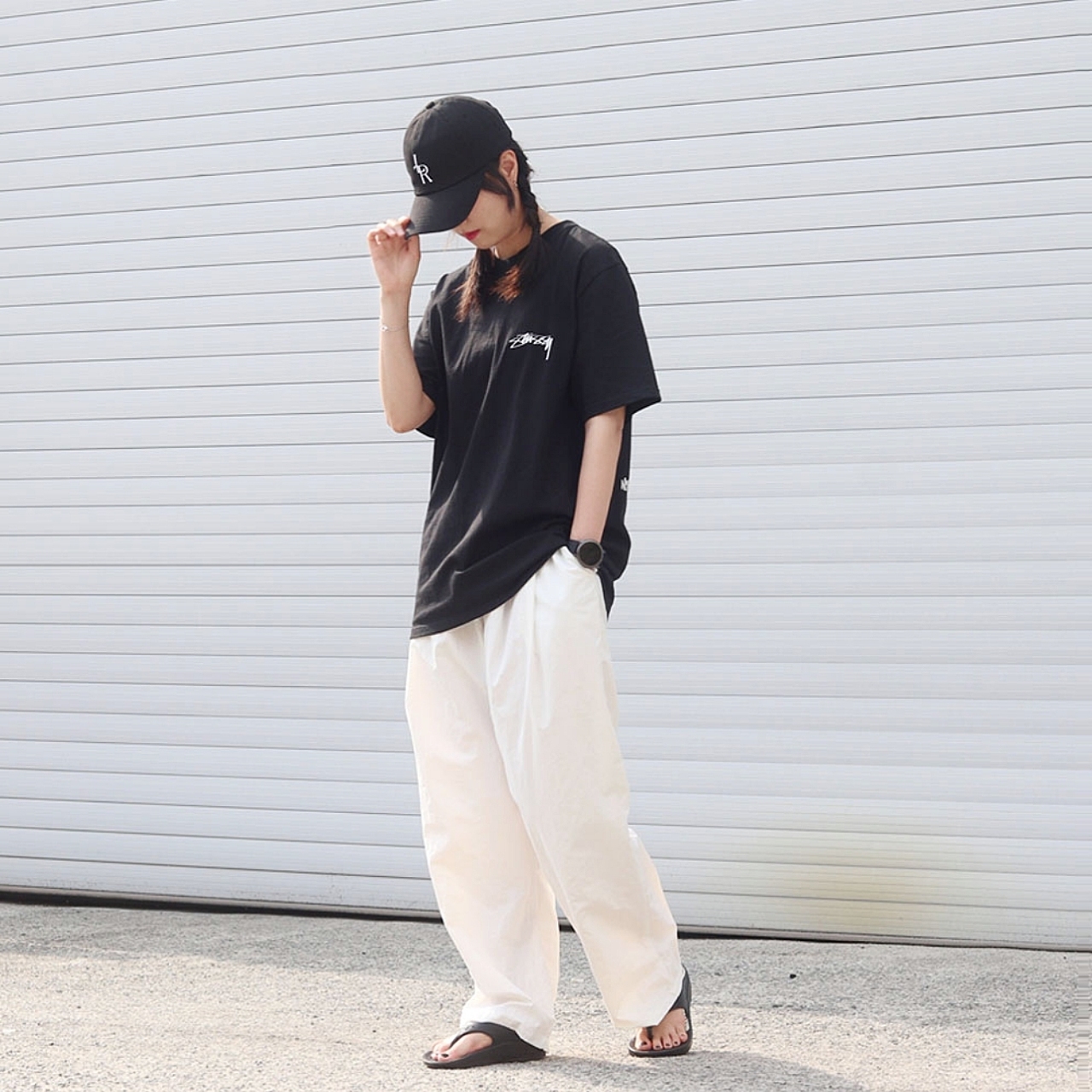 Stussy Sphinx T-shirt Black, Nike NSW Futura 365 Crossbody Bag 3L Black 착용 스타일 - 2