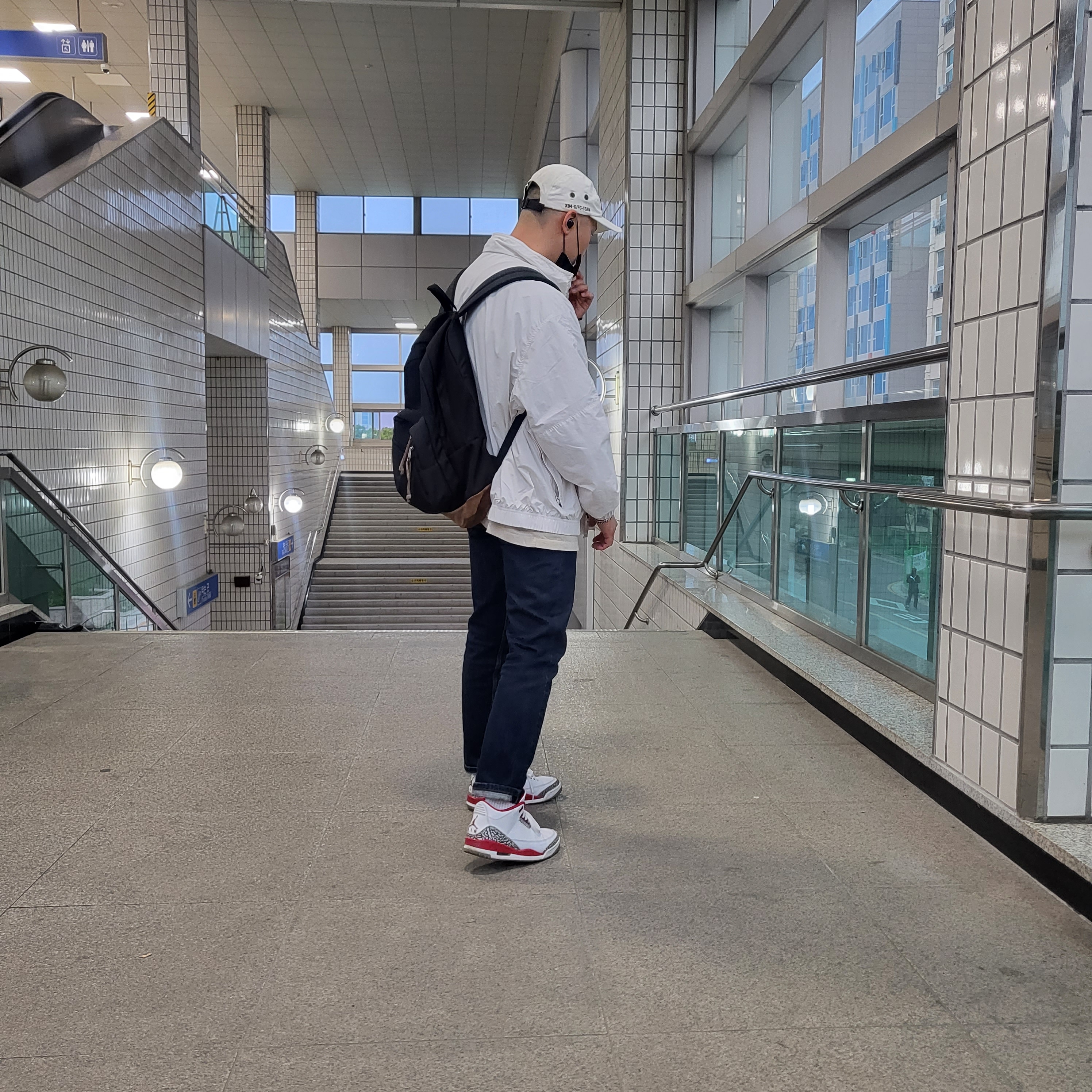 Supreme Webbing Keychain Red - 23SS, Supreme Military Camp Cap Stone - 22SS 착용 스타일 - 1