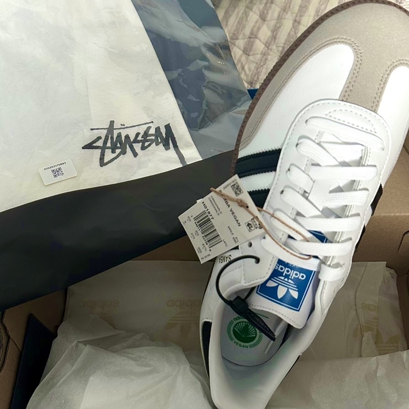 Stussy ITP Flower T-Shirt White, Adidas Samba Vegan White Black 착용 스타일