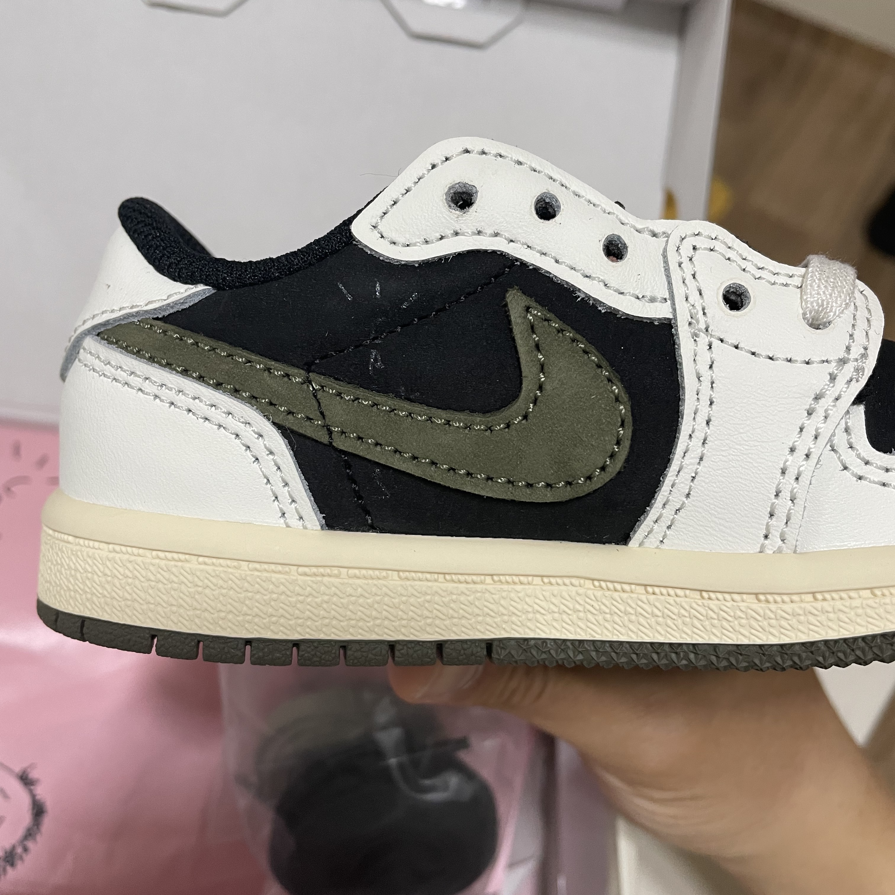 (TD) Jordan 1 x Travis Scott Retro Low OG SP Medium Olive 착용 스타일