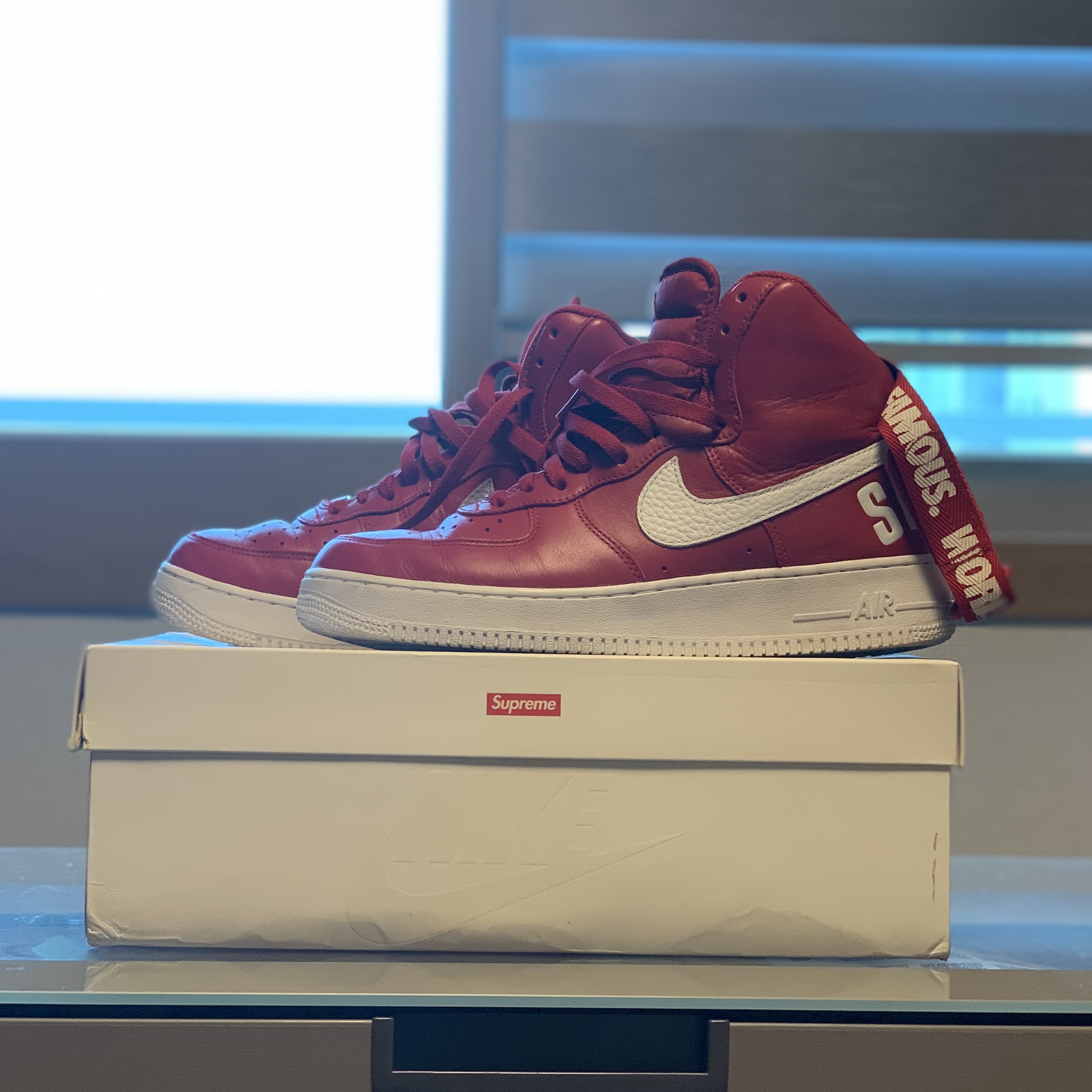 Nike x Supreme Air Force 1 High World Famous Red 착용 스타일