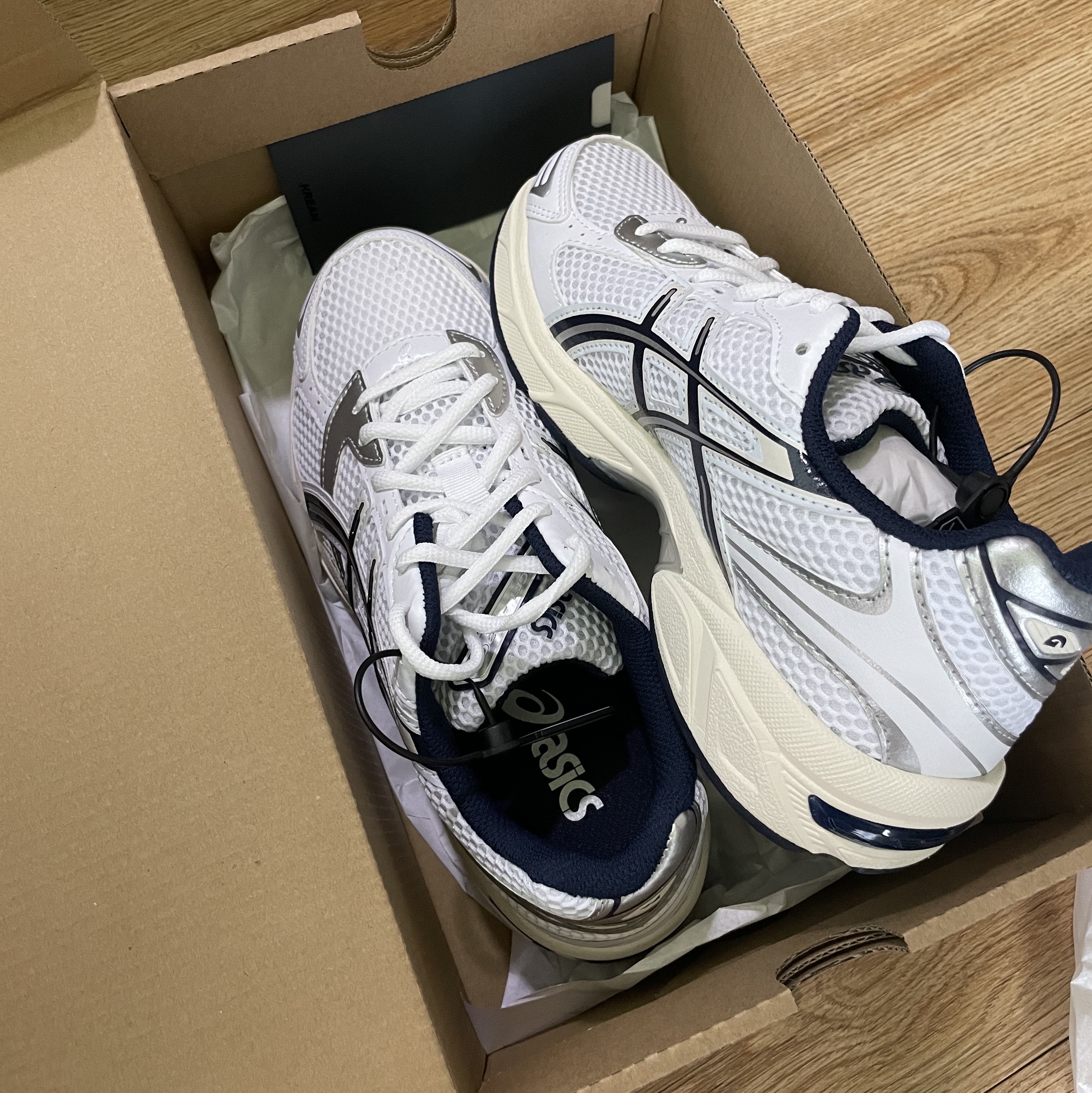 (W) Asics Gel-1130 White Midnight 착용 스타일