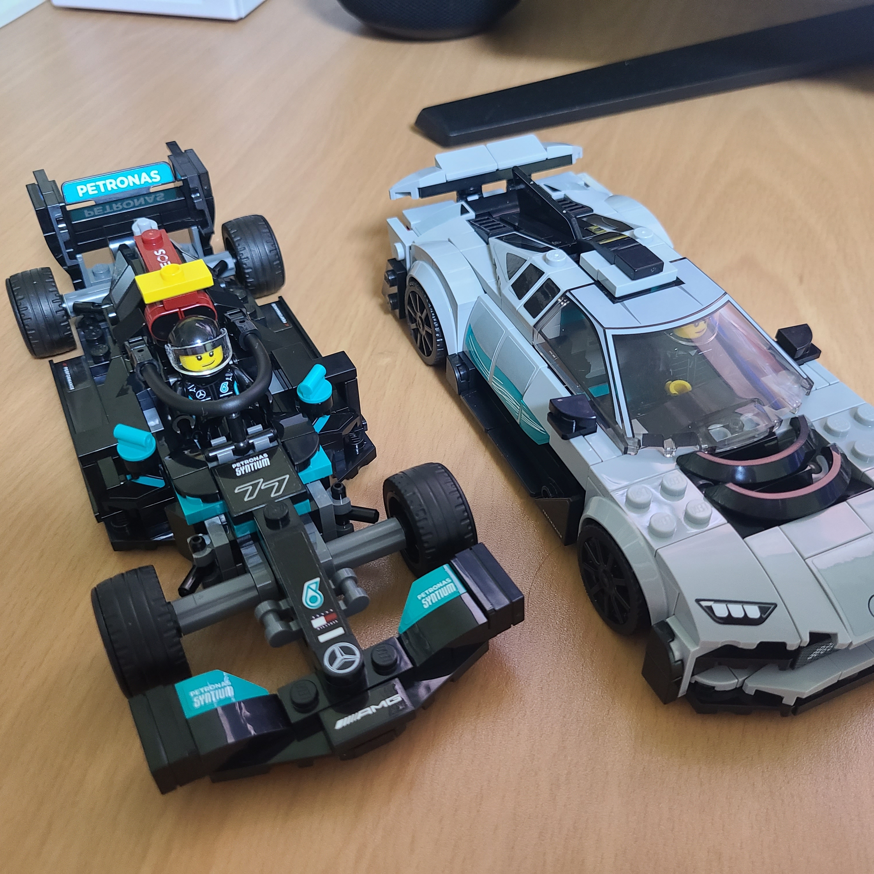 Lego Mercedes-AMG F1 W12 E Performance & Mercedes-AMG Project One 착용 스타일 - 1