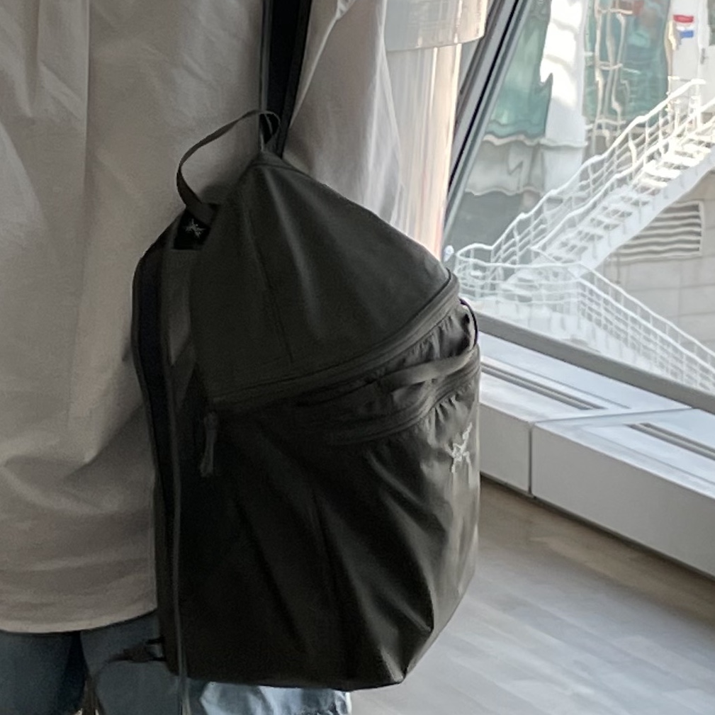 Arc'teryx Heliad 10 Backpack Black 착용 스타일