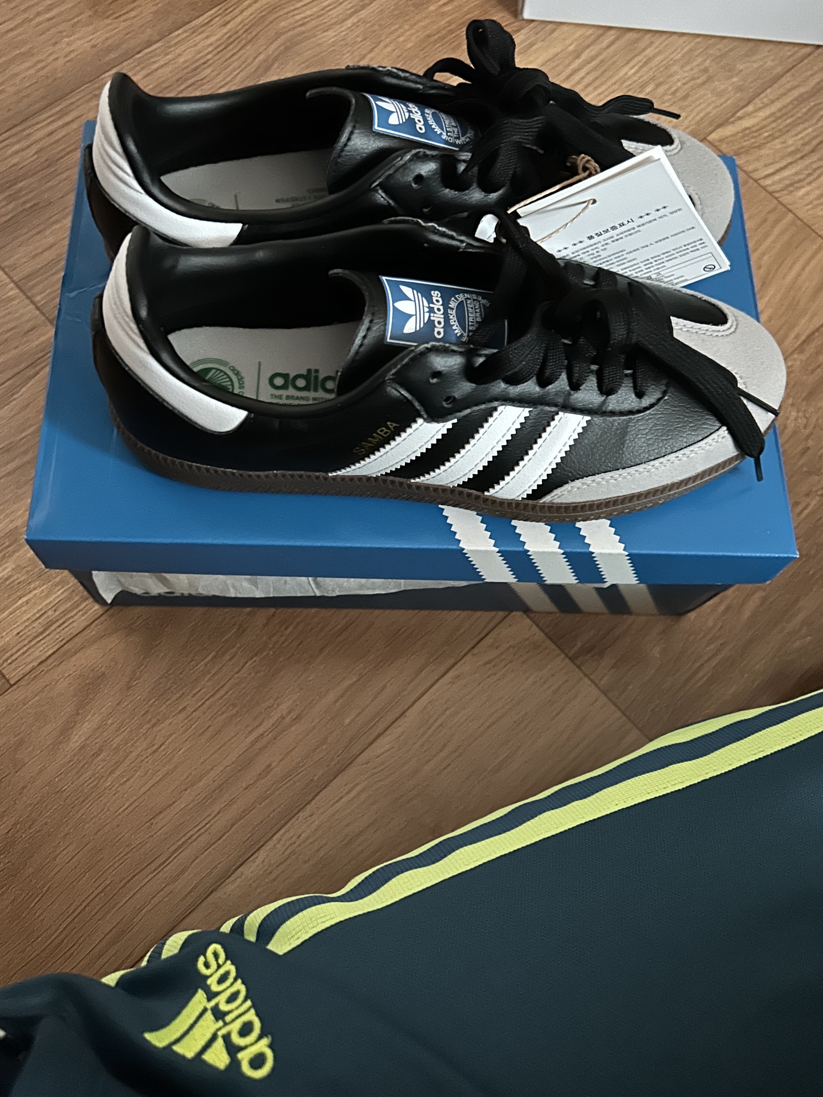 Adidas Samba Vegan Black White 착용 스타일 - 1
