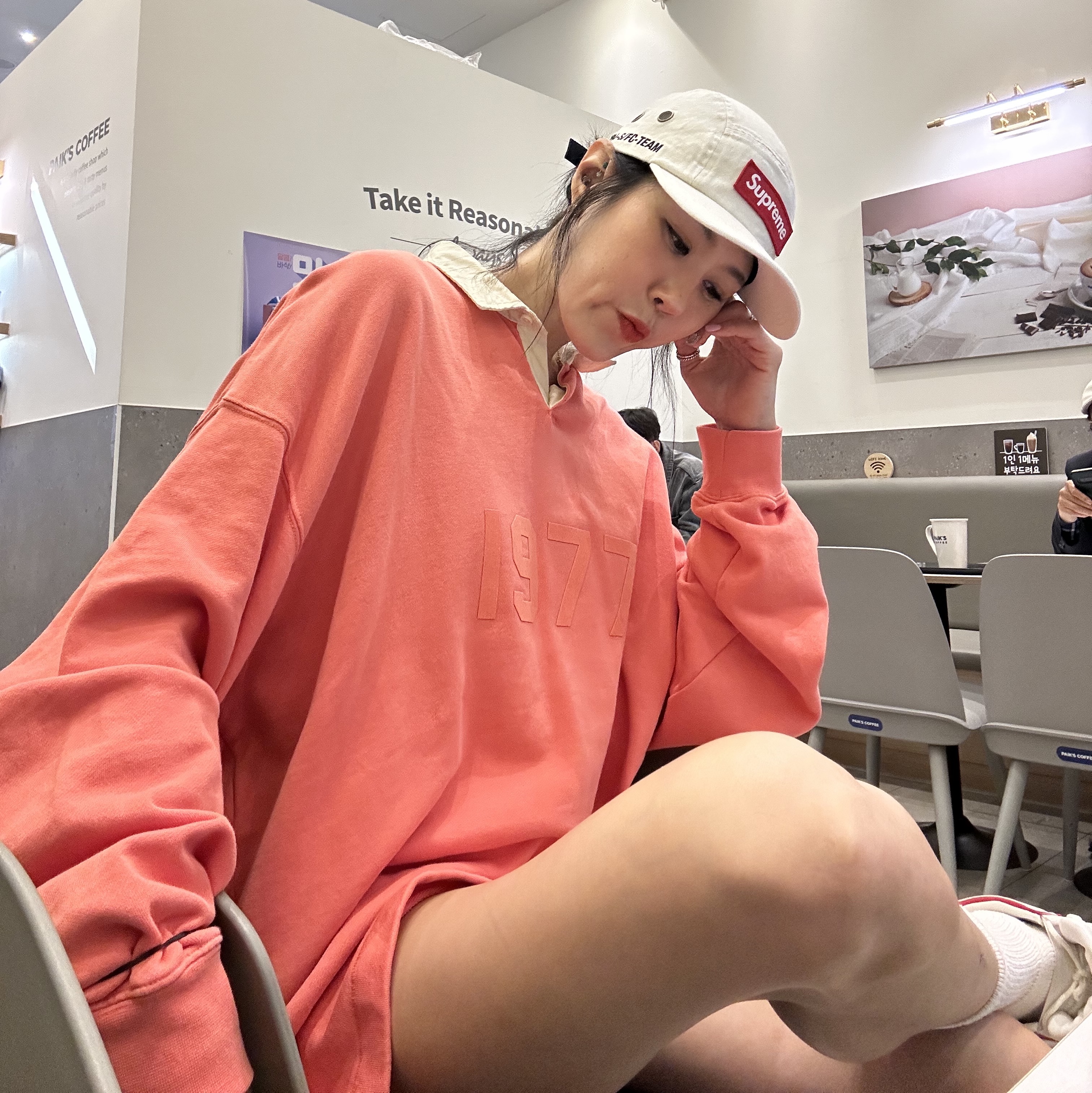 슈프림 밀리터리 캠프캡 스톤 - 22SS, 에센셜 1977 헨리 럭비 롱슬리브 폴로 코랄 - 22FW 착용 스타일 - 4