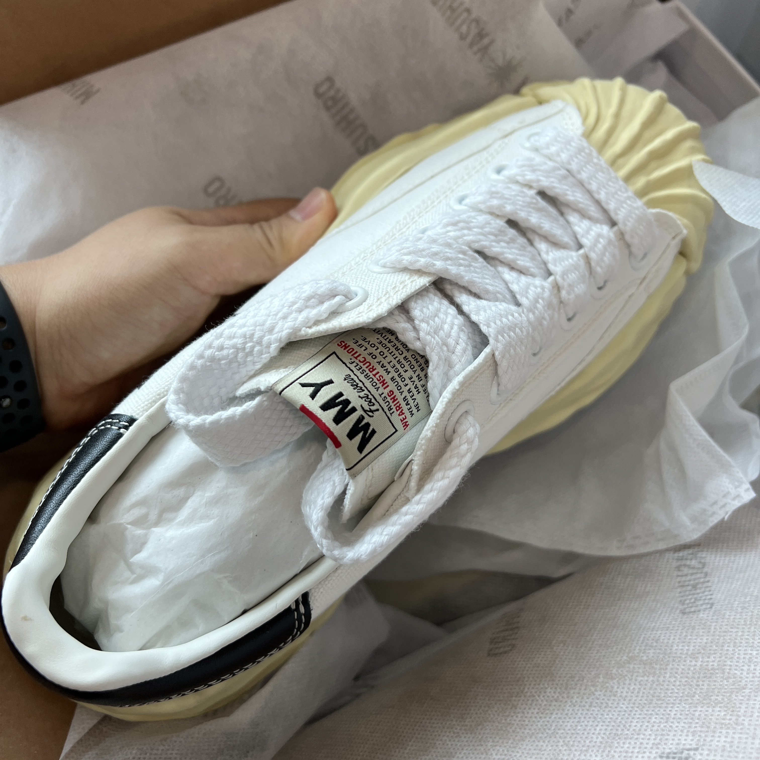Maison Mihara Yasuhiro Blakey VL OG Sole Canvas Low-top Sneakers White 착용 스타일