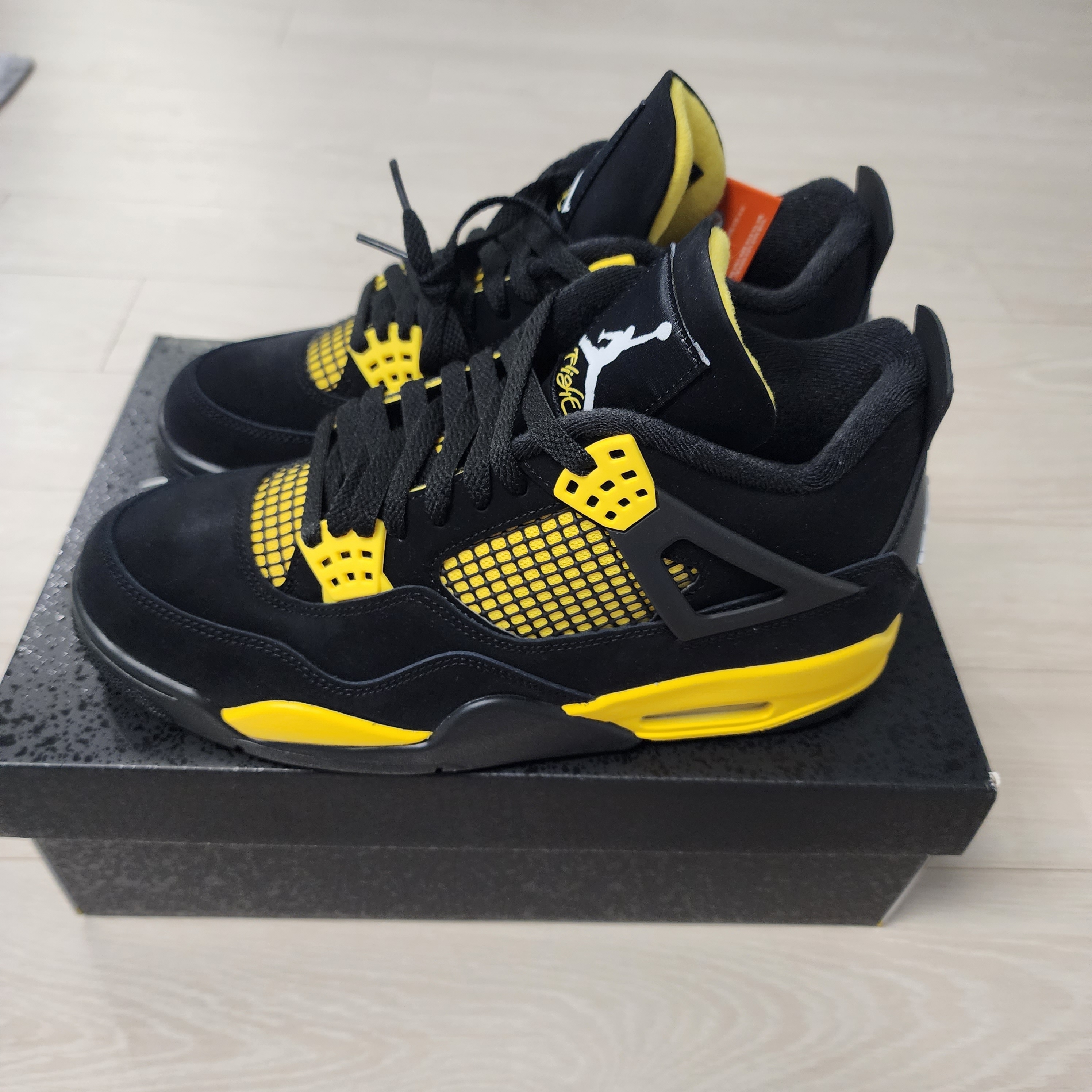 Jordan 4 Retro Thunder 2023 착용 스타일