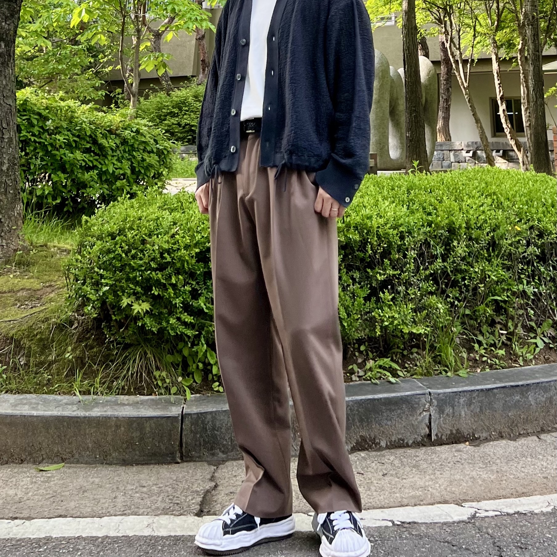 메종 미하라 야스히로 블레이키 OG 솔 캔버스 로우탑 스니커즈 블랙 화이트, 케이스티파이 x 아더에러 아이폰 스티커 맥세이프 케이스 클리어 착용 스타일 - 2