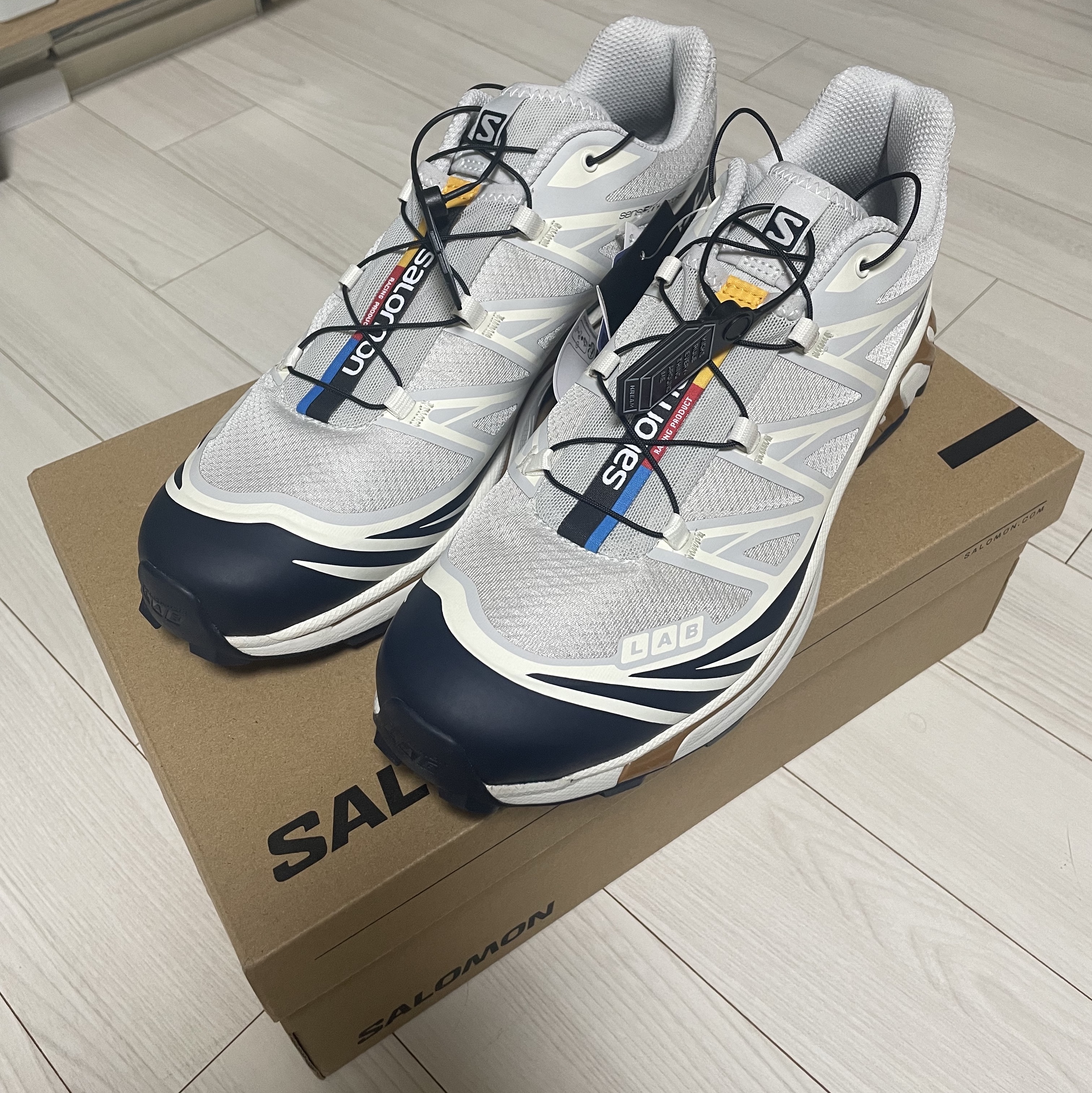 Salomon XT-6 Lunar Rock Dark Sapphire 착용 스타일