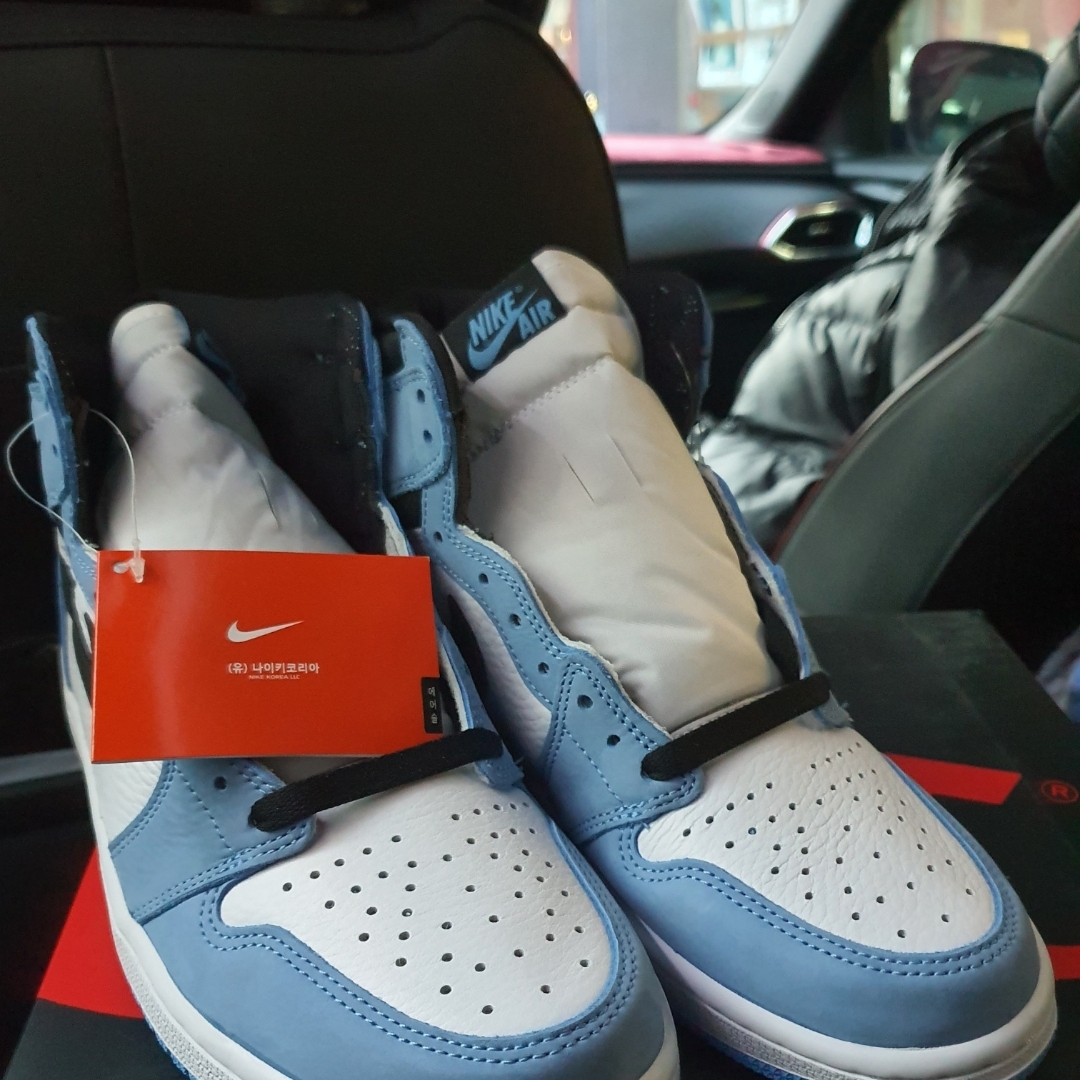 Jordan 1 Retro High OG University Blue 착용 스타일