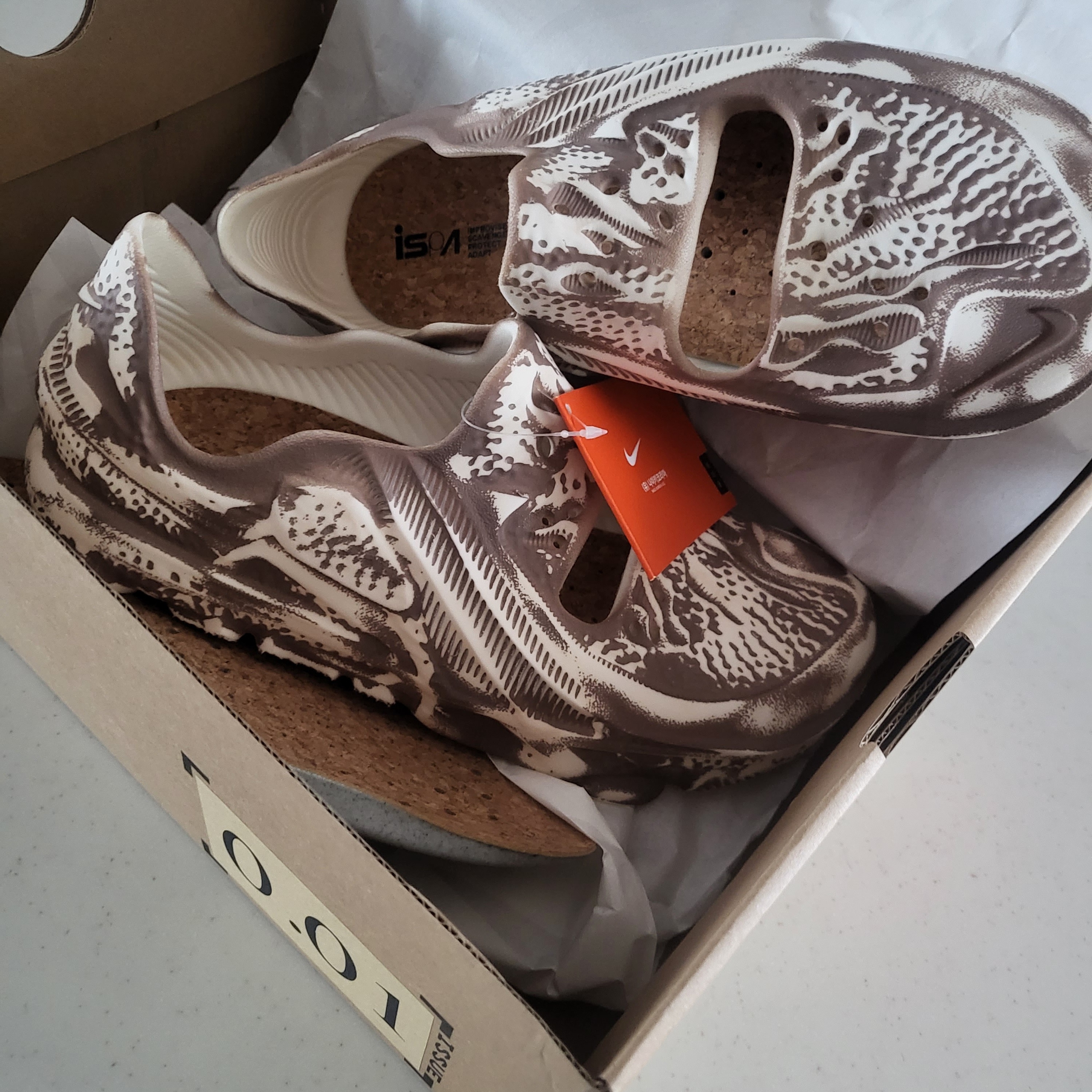 Nike ISPA Universal Natural and Desert Dust 착용 스타일 - 1