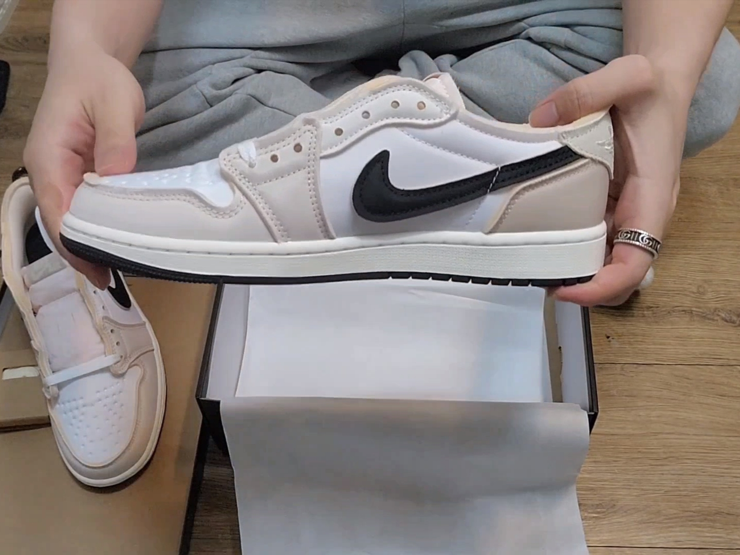 Jordan 1 Retro Low OG EX White and Coconut Milk 착용 스타일 - 2