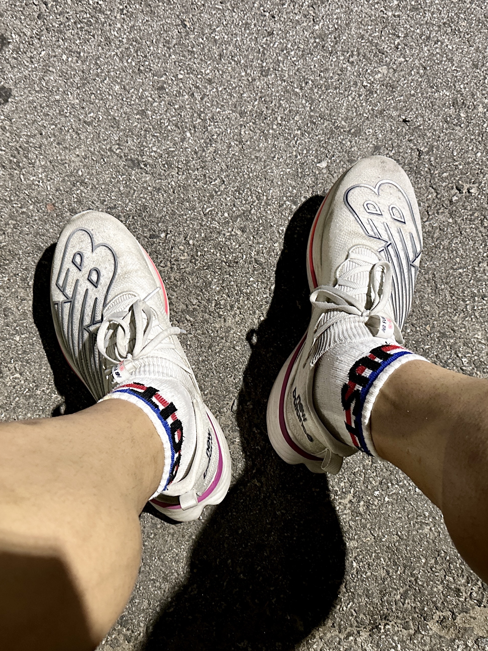 New Balance FuelCell SC Elite v3 White - D Standard 착용 스타일 - 2