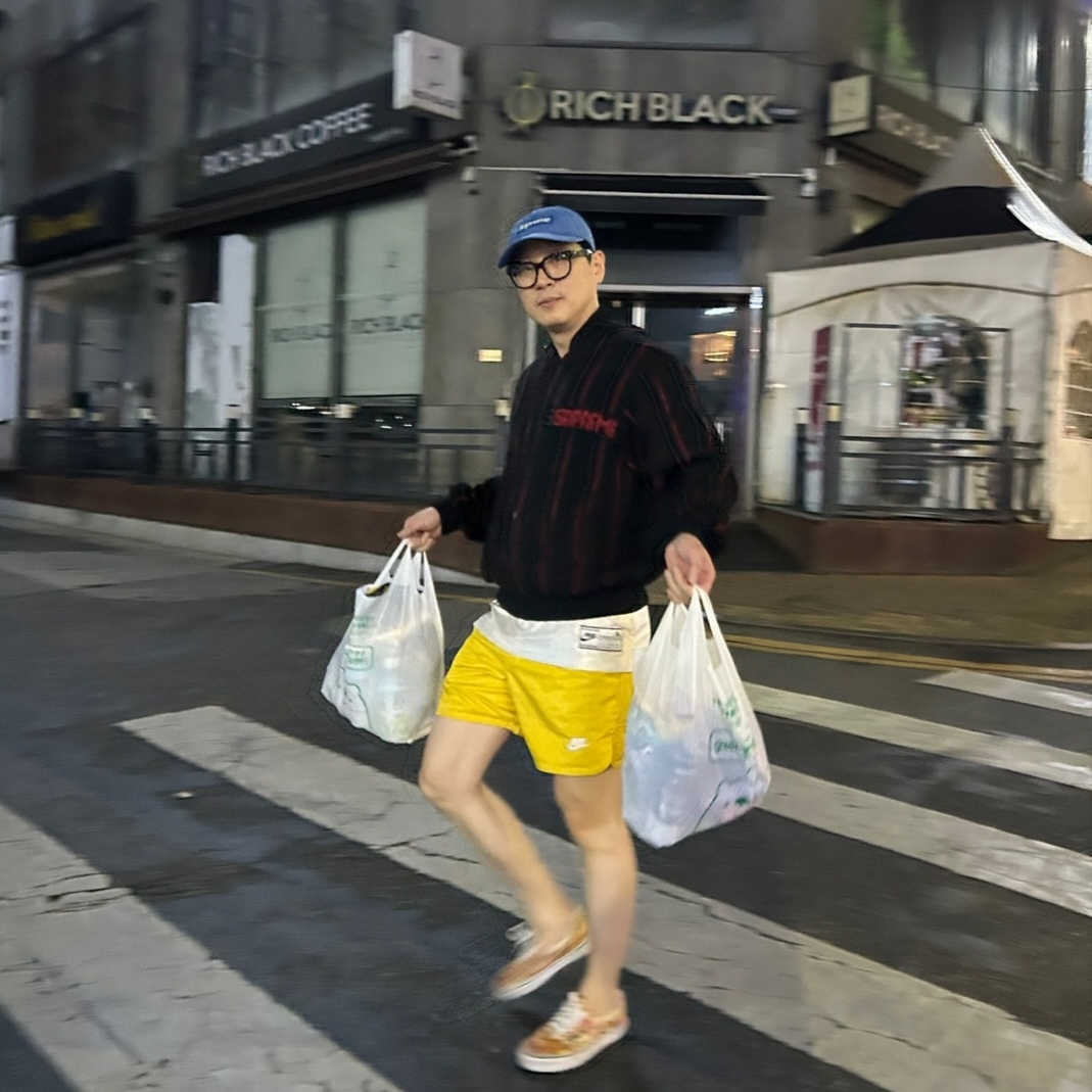 Supreme Gore-Tex Paclite Long Bill Camp Cap Blue - 23SS, Supreme Pinstripe Varsity Zip Up Sweater Black - 23SS 착용 스타일 - 1
