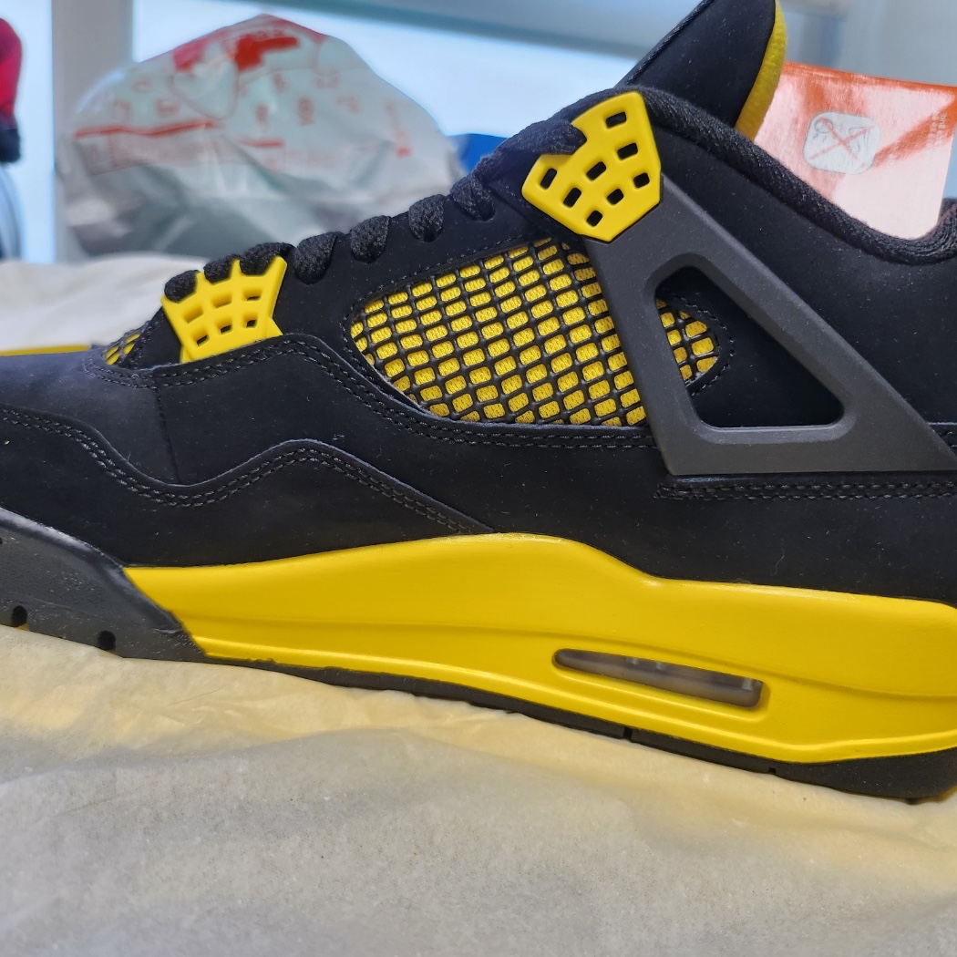 Jordan 4 Retro Thunder 2023 착용 스타일